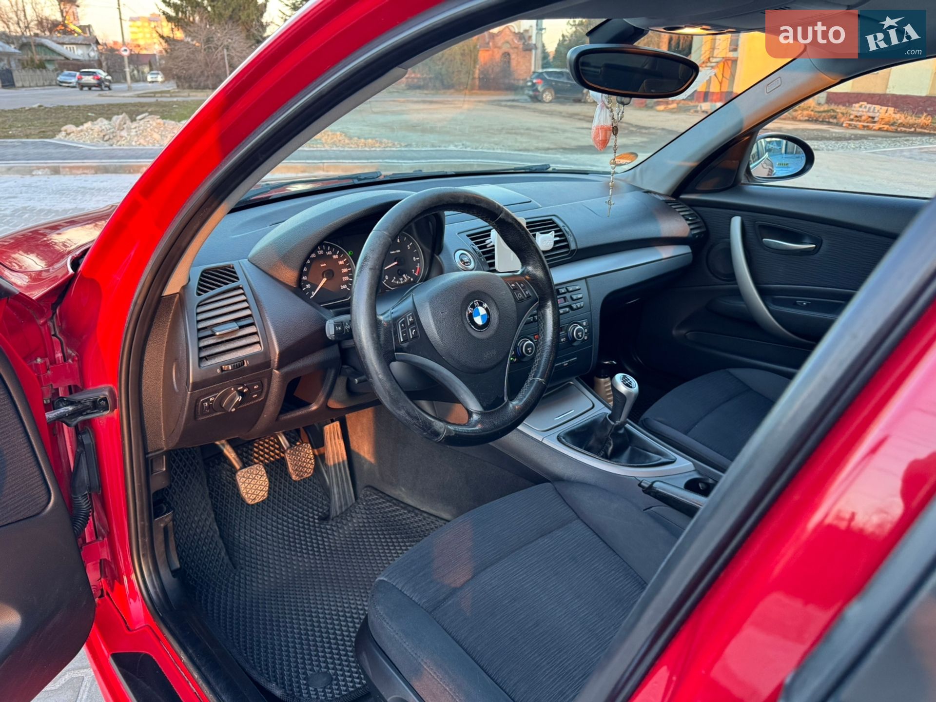 BMW 1 Series 2008 VIN WBAUE31000E168529 фото оголошення 9 з 19