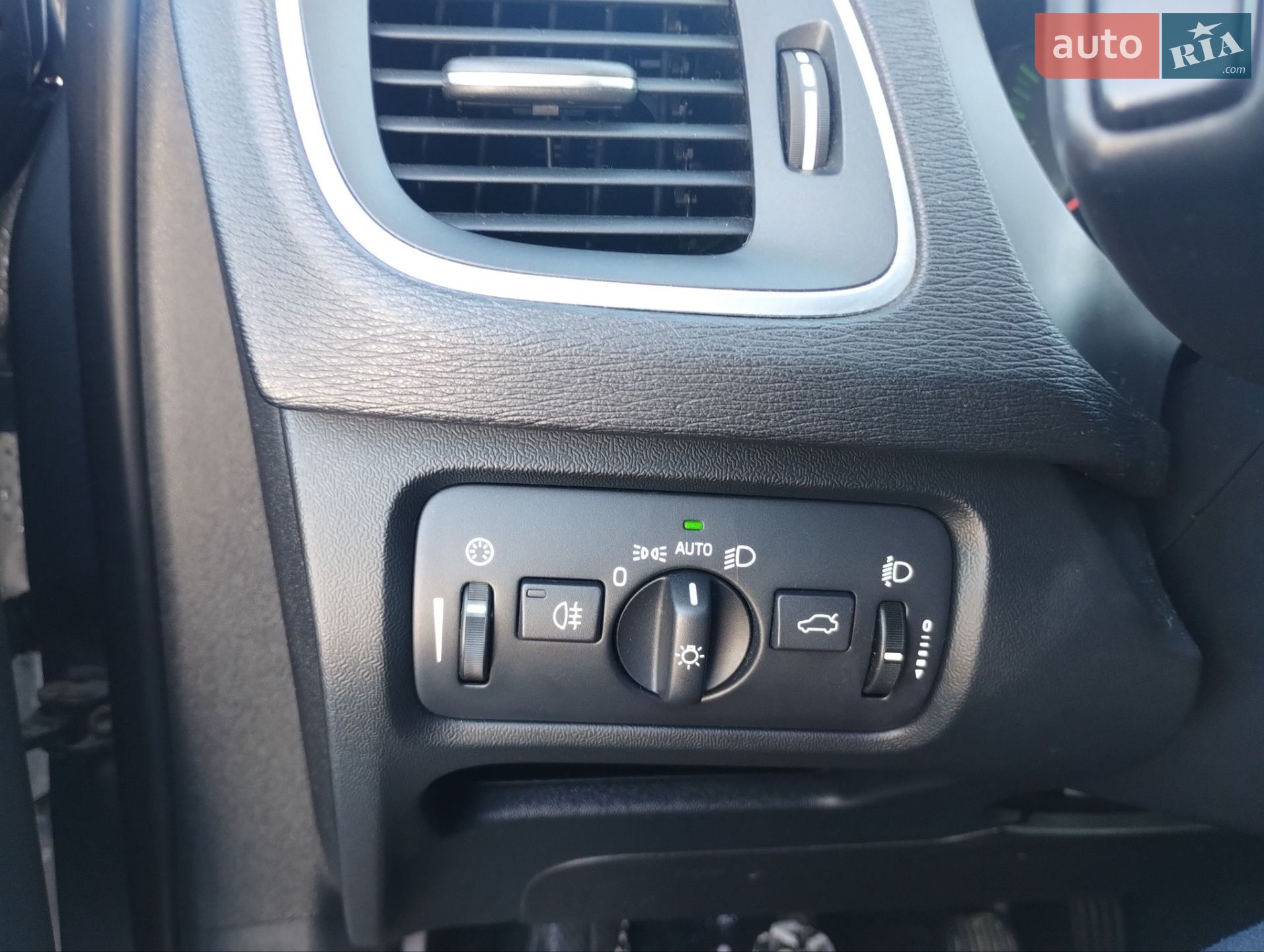 Volvo V40 2015 VIN YV1MV8481F2247327 фото оголошення 23 з 34