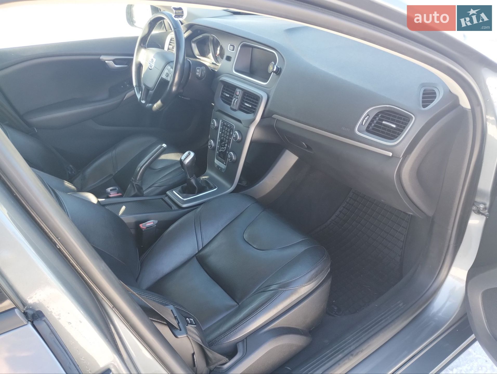 Volvo V40 2015 VIN YV1MV8481F2247327 фото оголошення 28 з 34