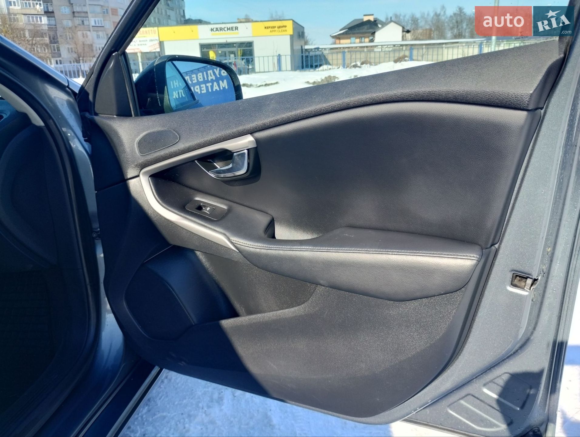 Volvo V40 2015 VIN YV1MV8481F2247327 фото оголошення 30 з 34