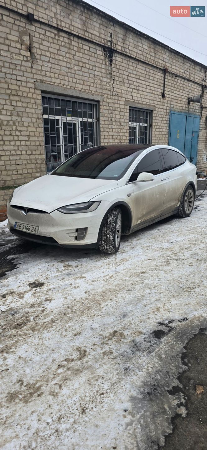 Tesla Model X 2016 VIN 5YJXCBE4XGF013718 фото оголошення 4 з 14