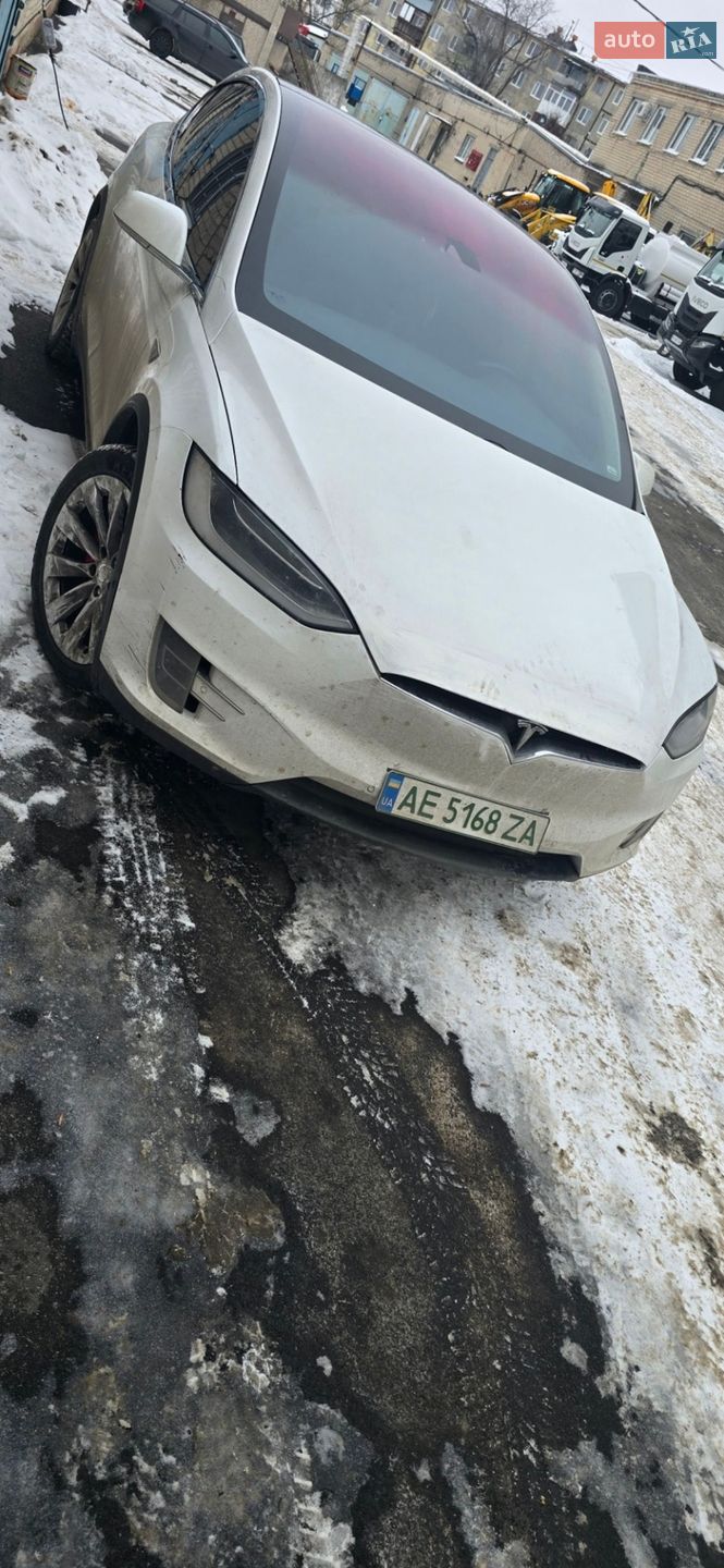 Tesla Model X 2016 VIN 5YJXCBE4XGF013718 фото оголошення 2 з 14
