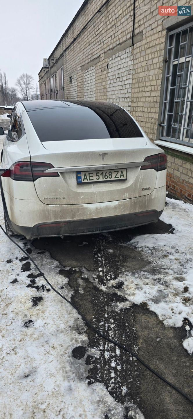 Tesla Model X 2016 VIN 5YJXCBE4XGF013718 фото оголошення 6 з 14