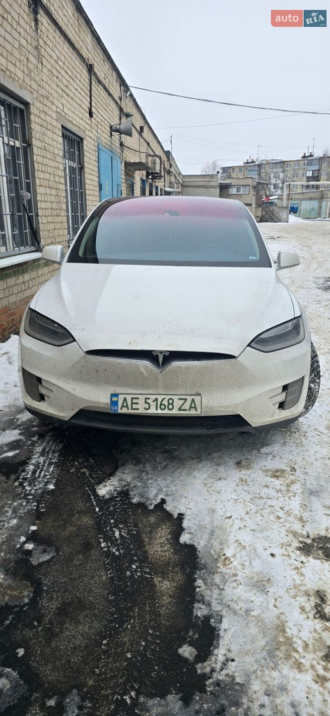 Tesla Model X 2016 VIN 5YJXCBE4XGF013718 фото оголошення 3 з 14