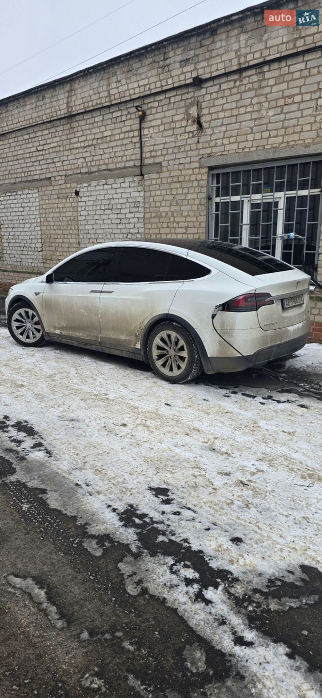 Tesla Model X 2016 VIN 5YJXCBE4XGF013718 фото оголошення 5 з 14