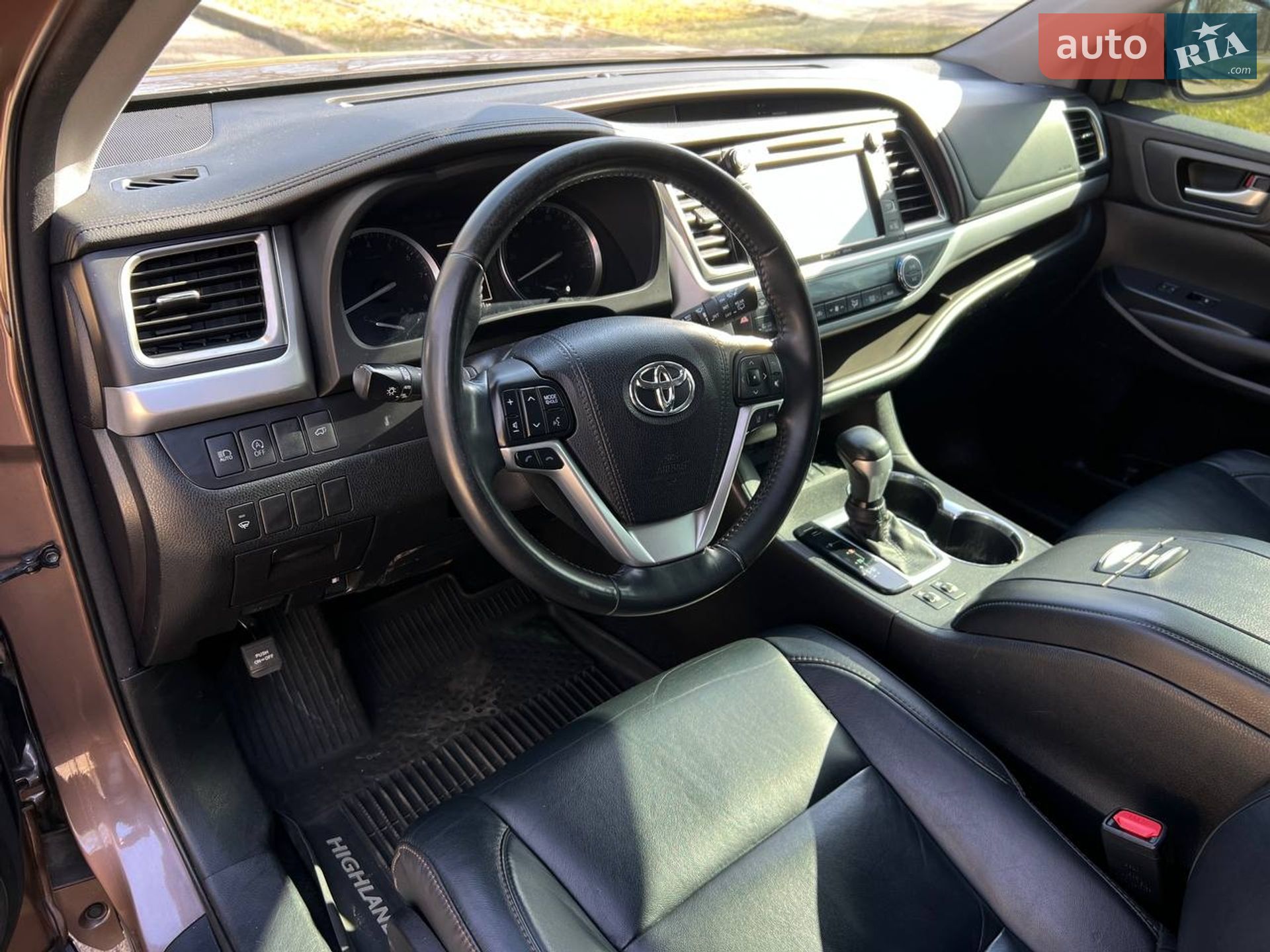 Toyota Highlander 2018 VIN 5TDJZRFH4JS867461 фото оголошення 12 з 19