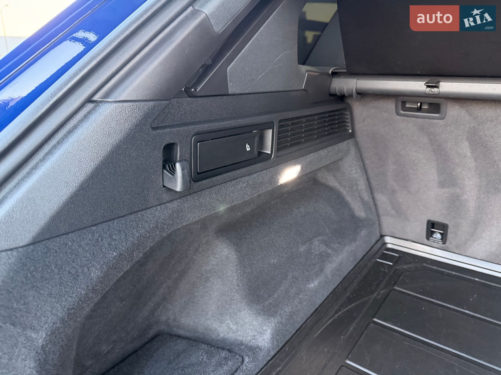 Volkswagen Touareg 2021 VIN WVGZZZCRZMD029213 фото оголошення 91 з 128