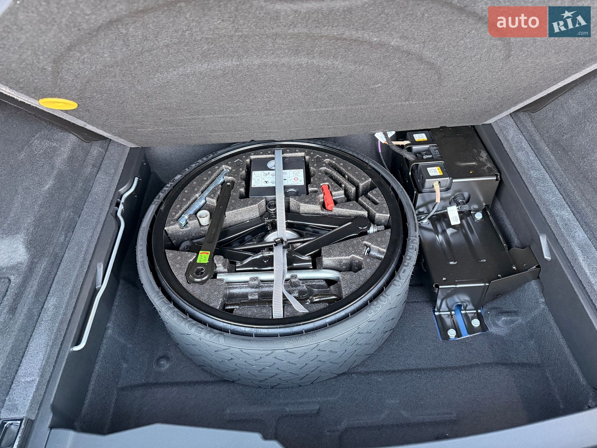 Volkswagen Touareg 2021 VIN WVGZZZCRZMD029213 фото оголошення 92 з 128