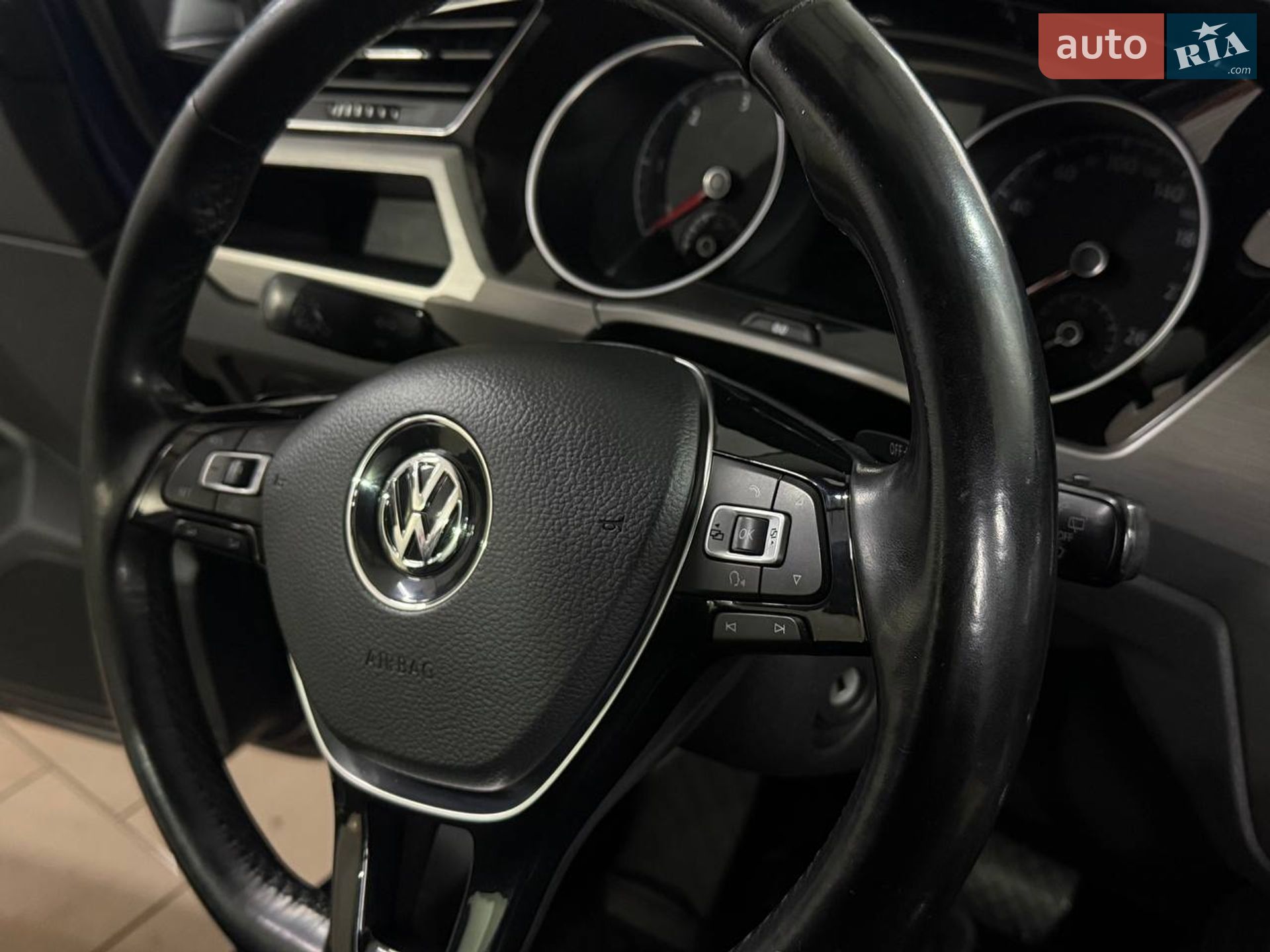 Volkswagen Touran 2017 VIN WVGZZZ1TZHW088182 фото оголошення 10 з 18