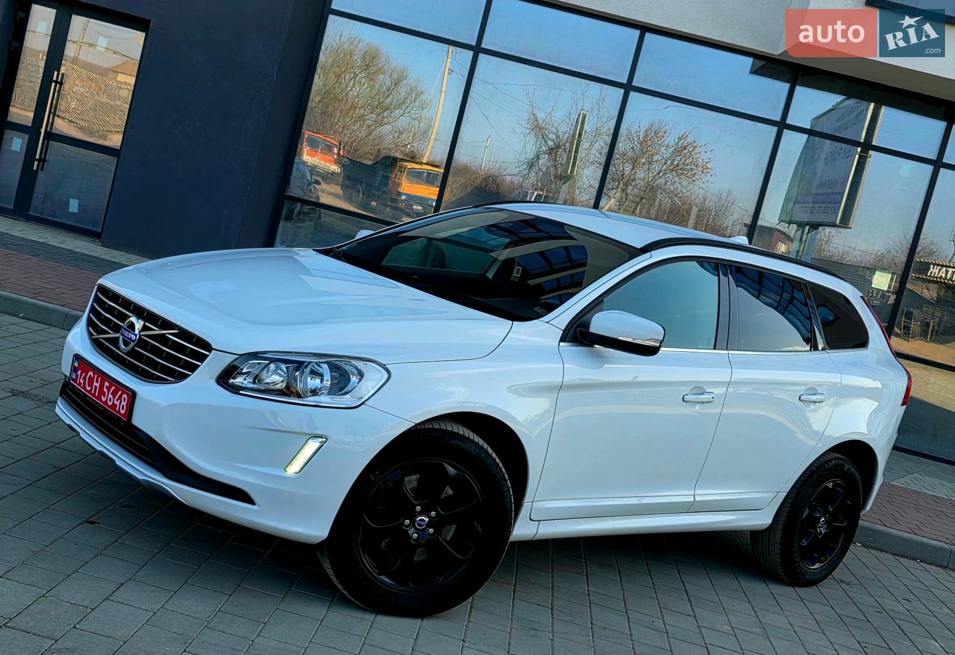 Volvo Xc60 2015 VIN YV1DZ73CDF2644911 фото оголошення 4 з 115