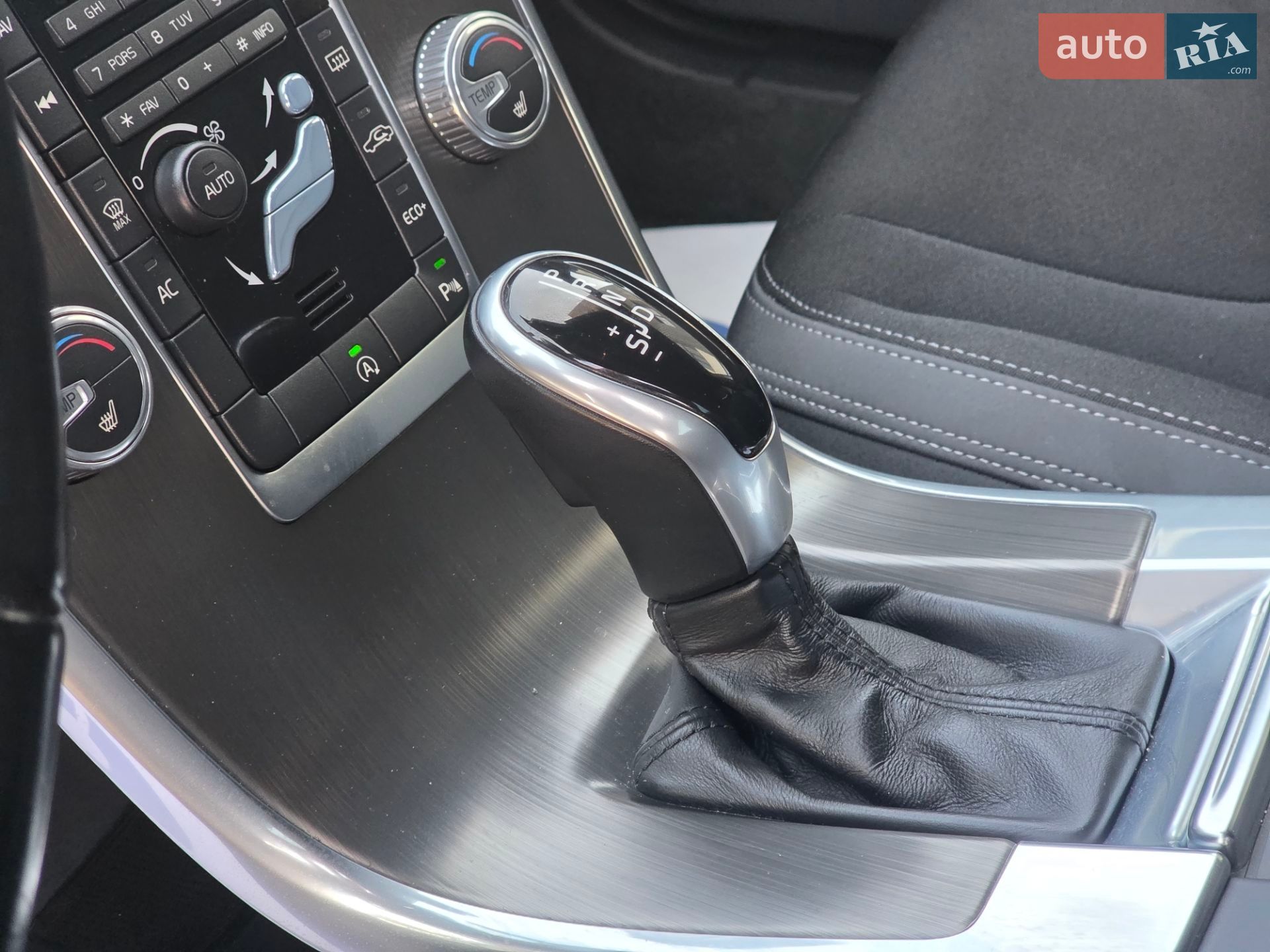 Volvo Xc60 2015 VIN YV1DZ73CDF2644911 фото оголошення 31 з 115