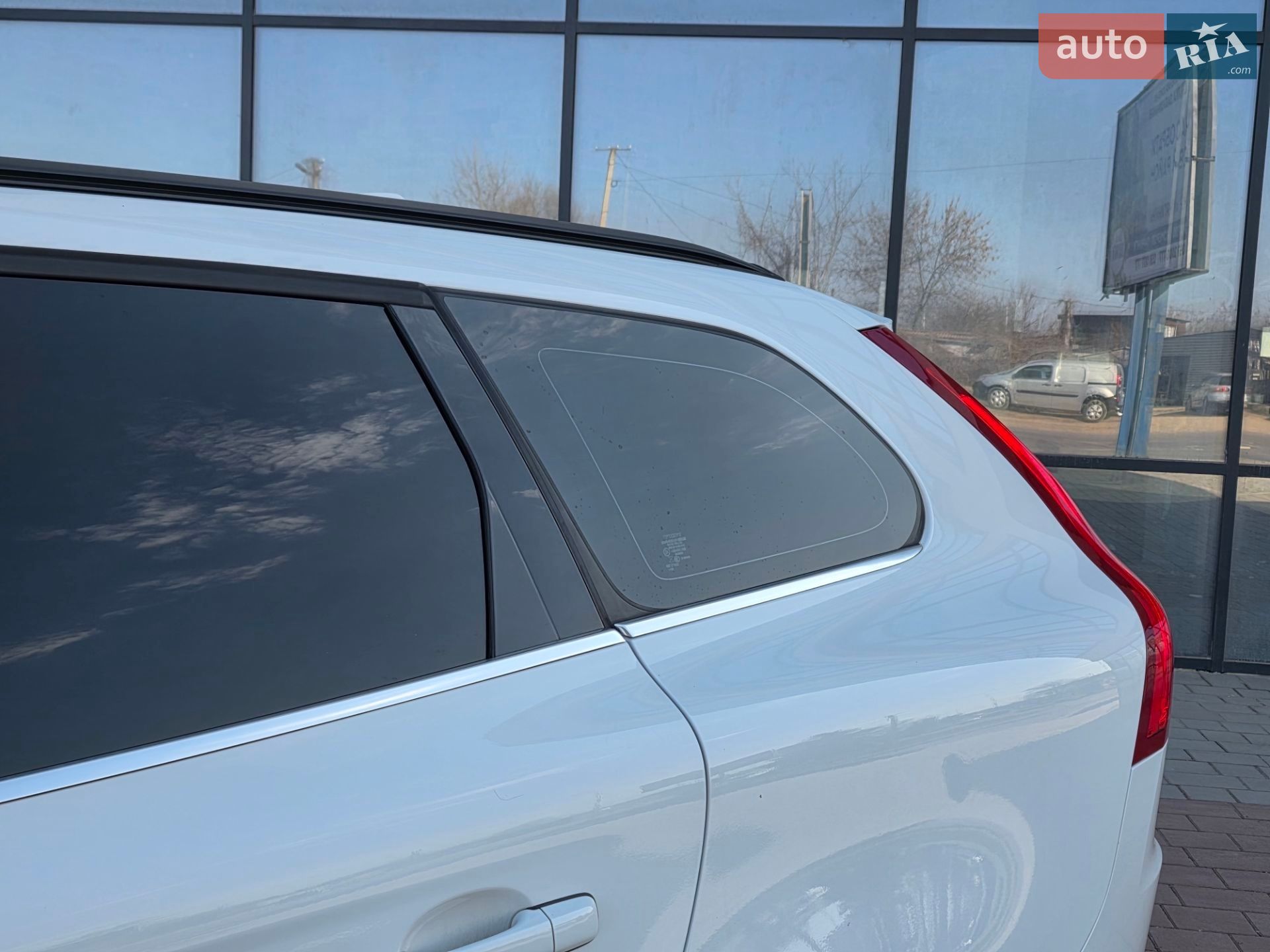 Volvo Xc60 2015 VIN YV1DZ73CDF2644911 фото оголошення 40 з 115