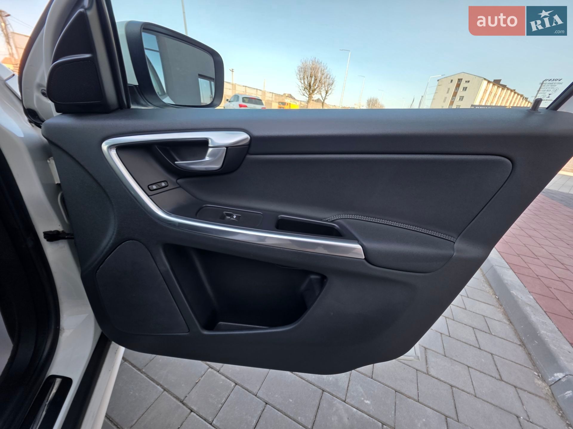 Volvo Xc60 2015 VIN YV1DZ73CDF2644911 фото оголошення 56 з 115