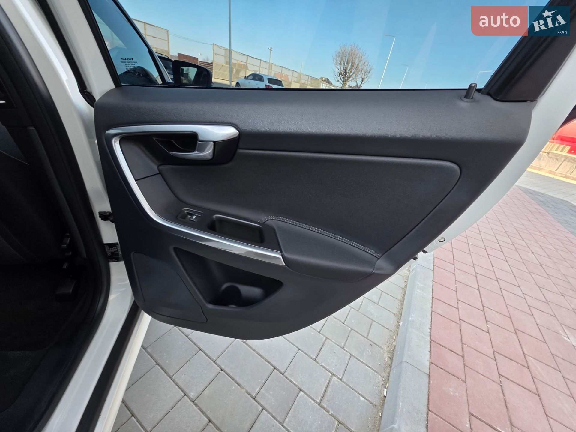 Volvo Xc60 2015 VIN YV1DZ73CDF2644911 фото оголошення 66 з 115