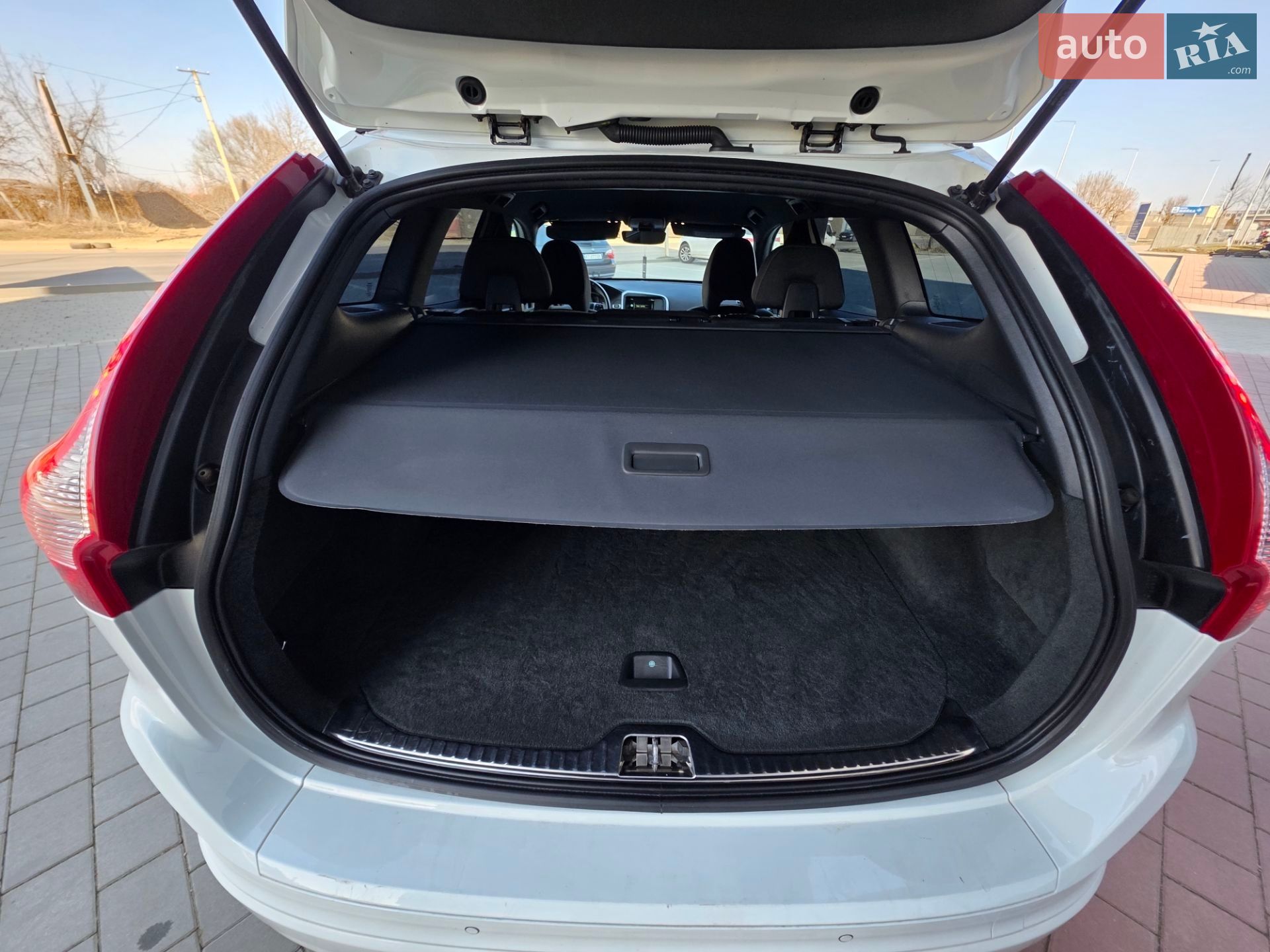 Volvo Xc60 2015 VIN YV1DZ73CDF2644911 фото оголошення 72 з 115