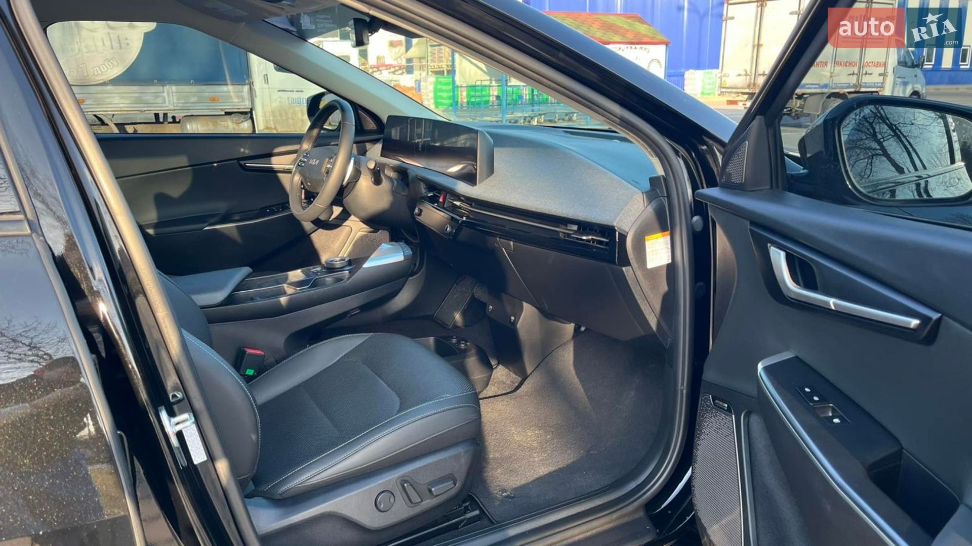 Kia EV6 2023 VIN KNDC34LA1P5126767 фото оголошення 2 з 12