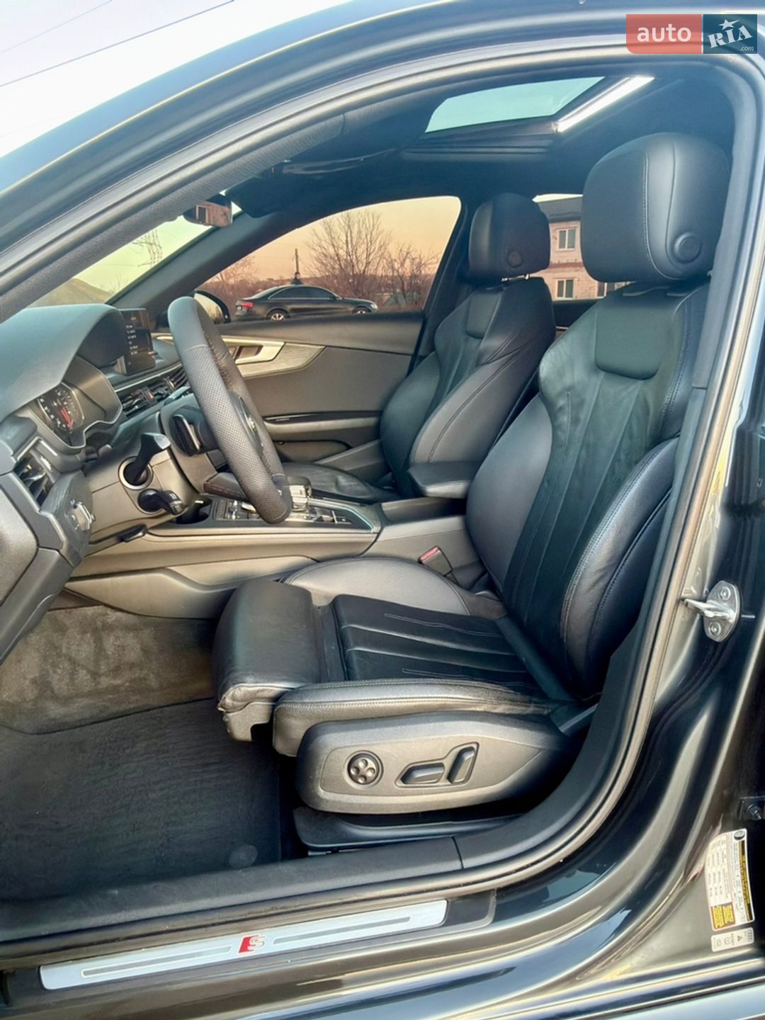 Audi A4 2017 VIN WAUDNAF4XJN003315 фото оголошення 9 з 22