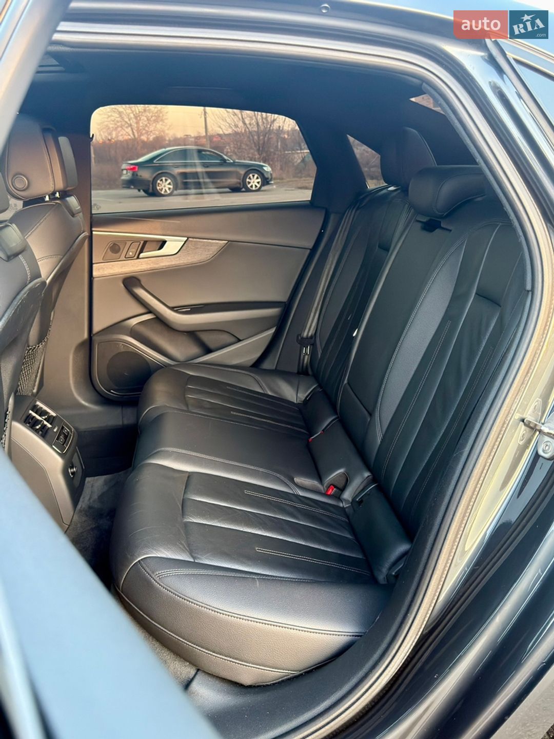 Audi A4 2017 VIN WAUDNAF4XJN003315 фото оголошення 10 з 22