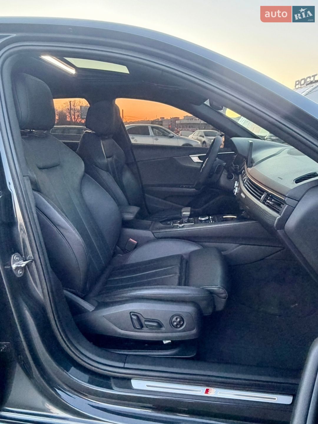 Audi A4 2017 VIN WAUDNAF4XJN003315 фото оголошення 12 з 22