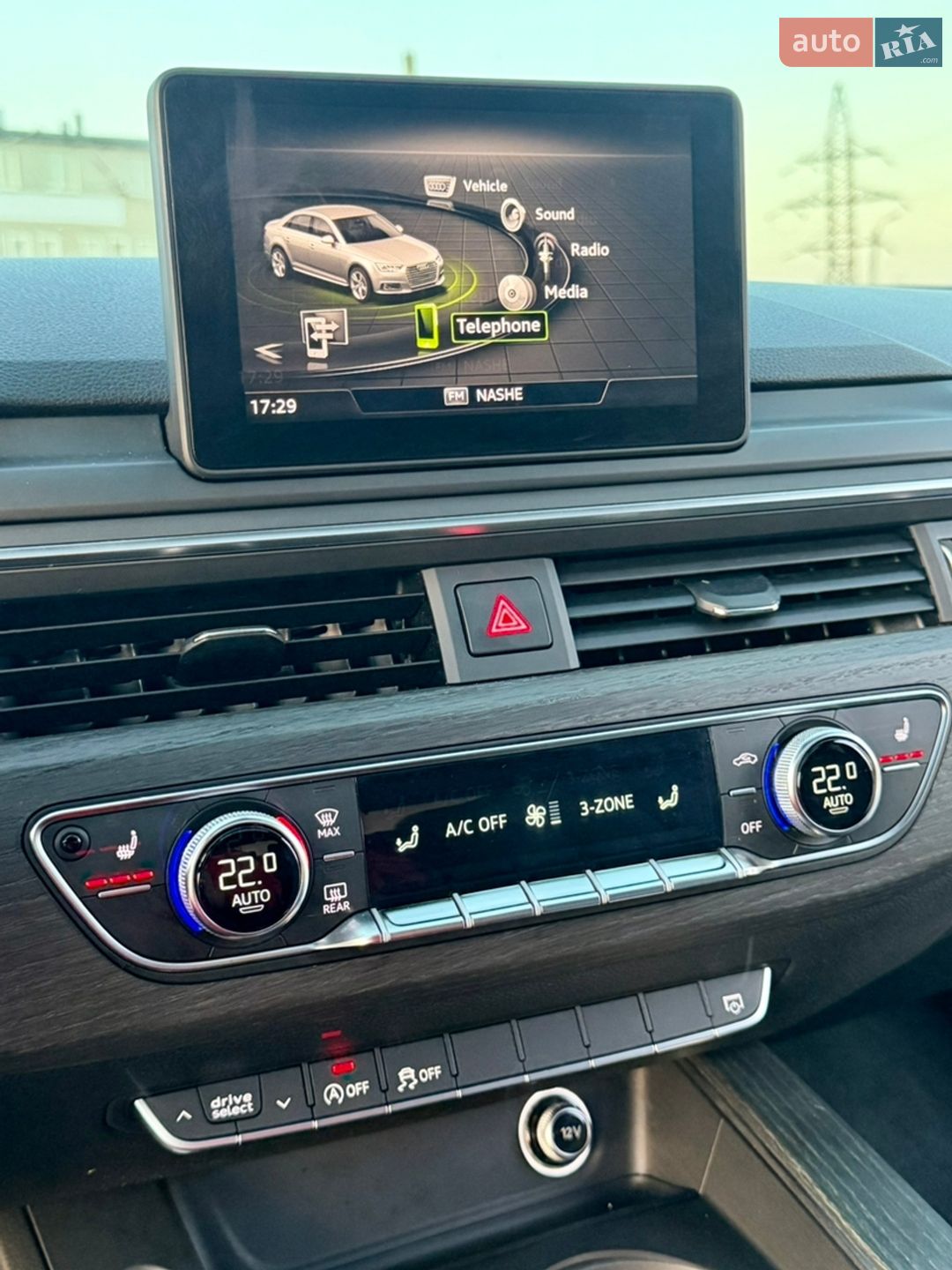 Audi A4 2017 VIN WAUDNAF4XJN003315 фото оголошення 15 з 22