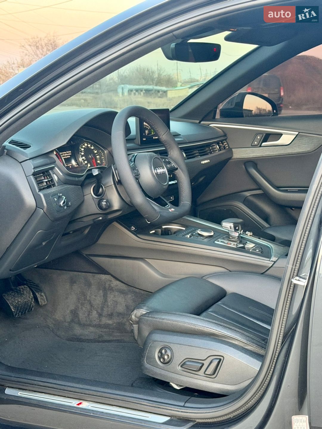 Audi A4 2017 VIN WAUDNAF4XJN003315 фото оголошення 13 з 22