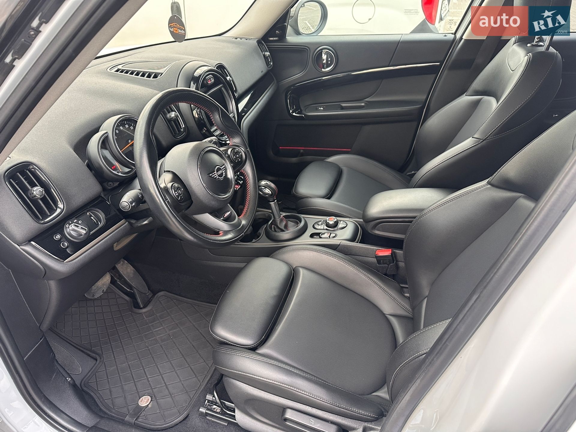 Mini Countryman 2018 VIN WMZYT5C5XK3G91377 фото оголошення 12 з 23
