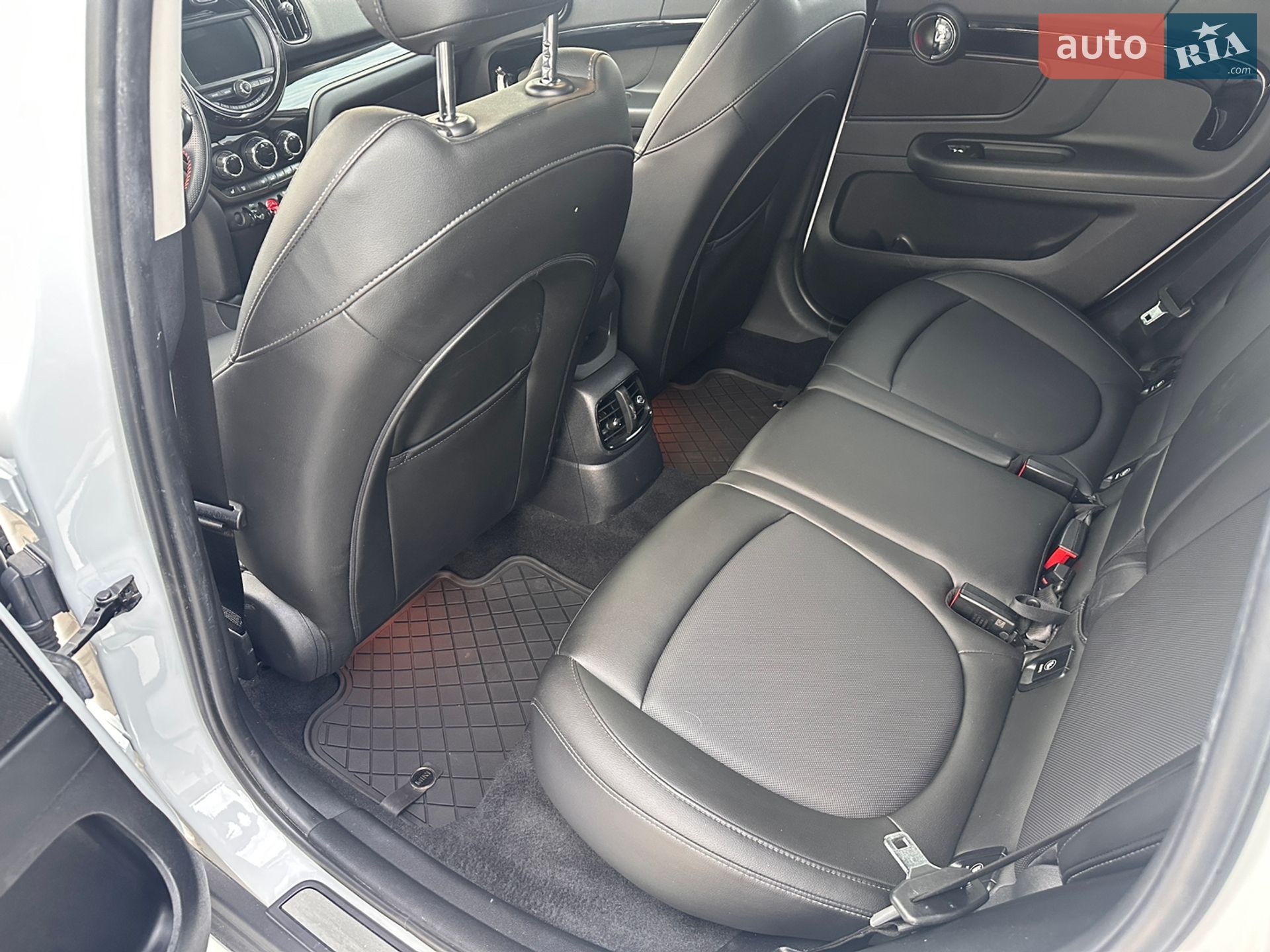 Mini Countryman 2018 VIN WMZYT5C5XK3G91377 фото оголошення 21 з 23