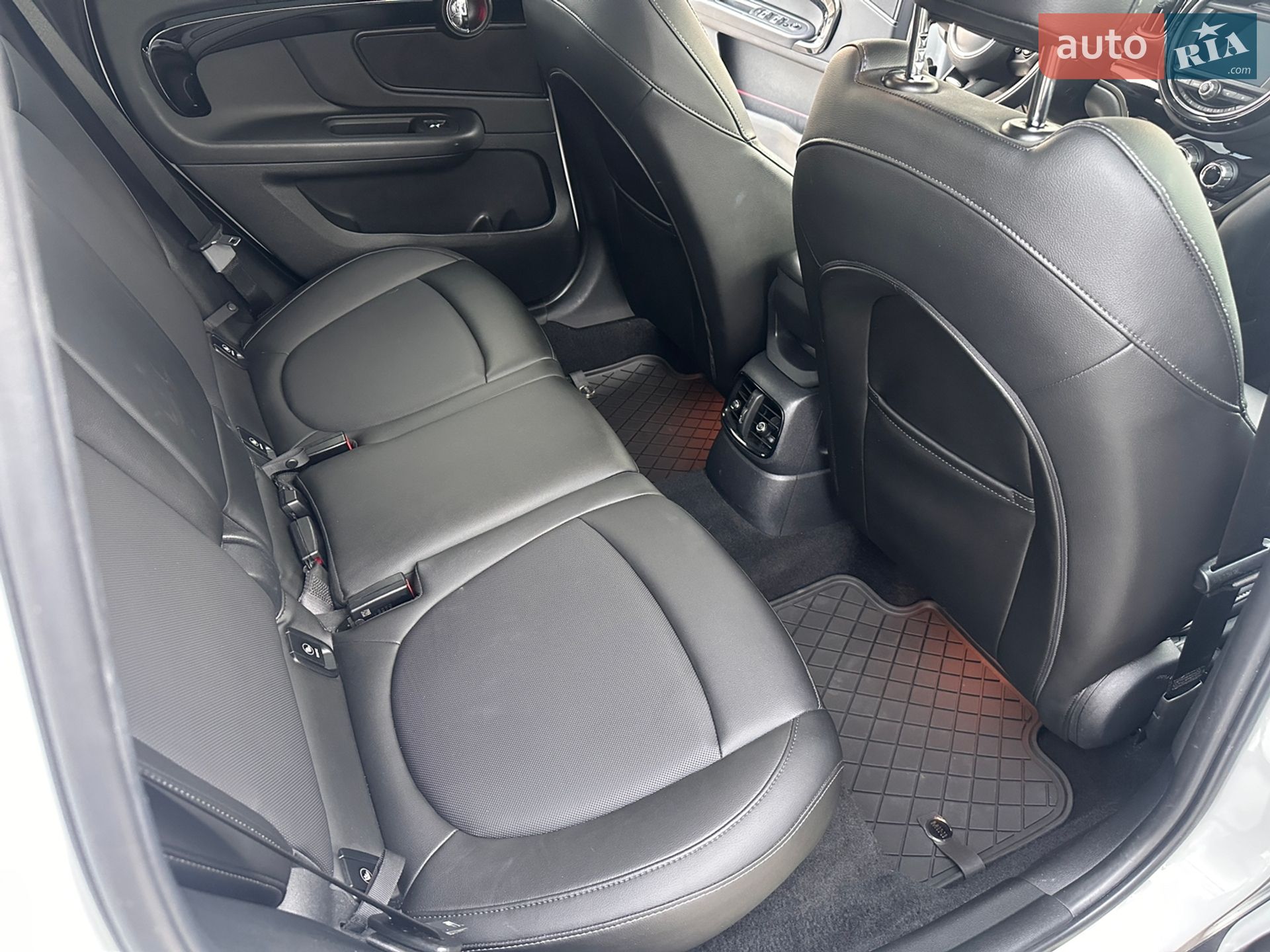 Mini Countryman 2018 VIN WMZYT5C5XK3G91377 фото оголошення 22 з 23