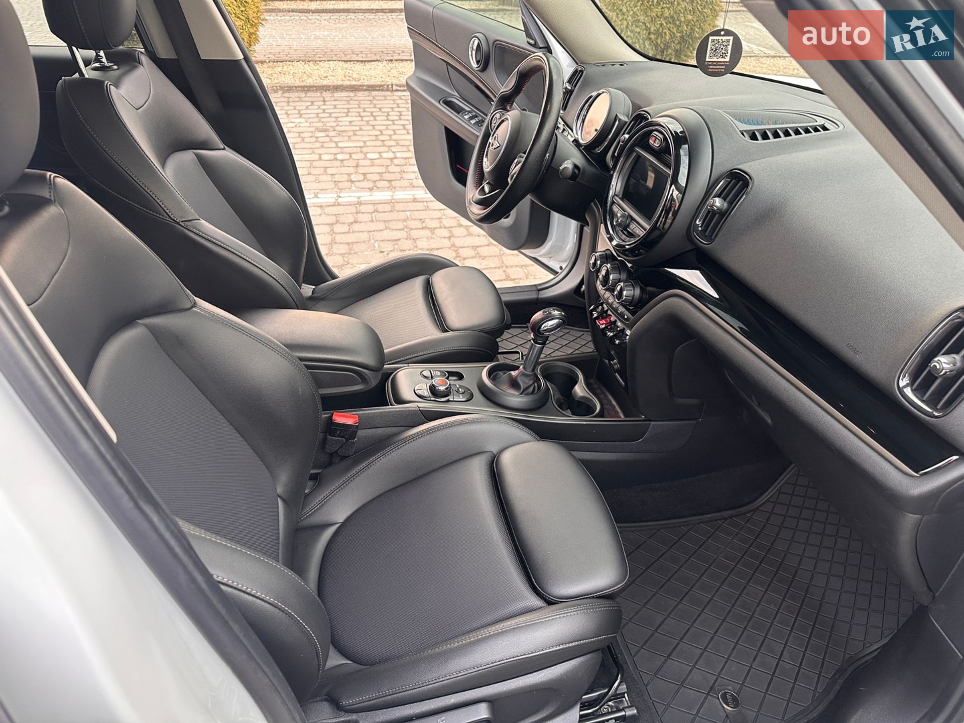 Mini Countryman 2018 VIN WMZYT5C5XK3G91377 фото оголошення 14 з 23