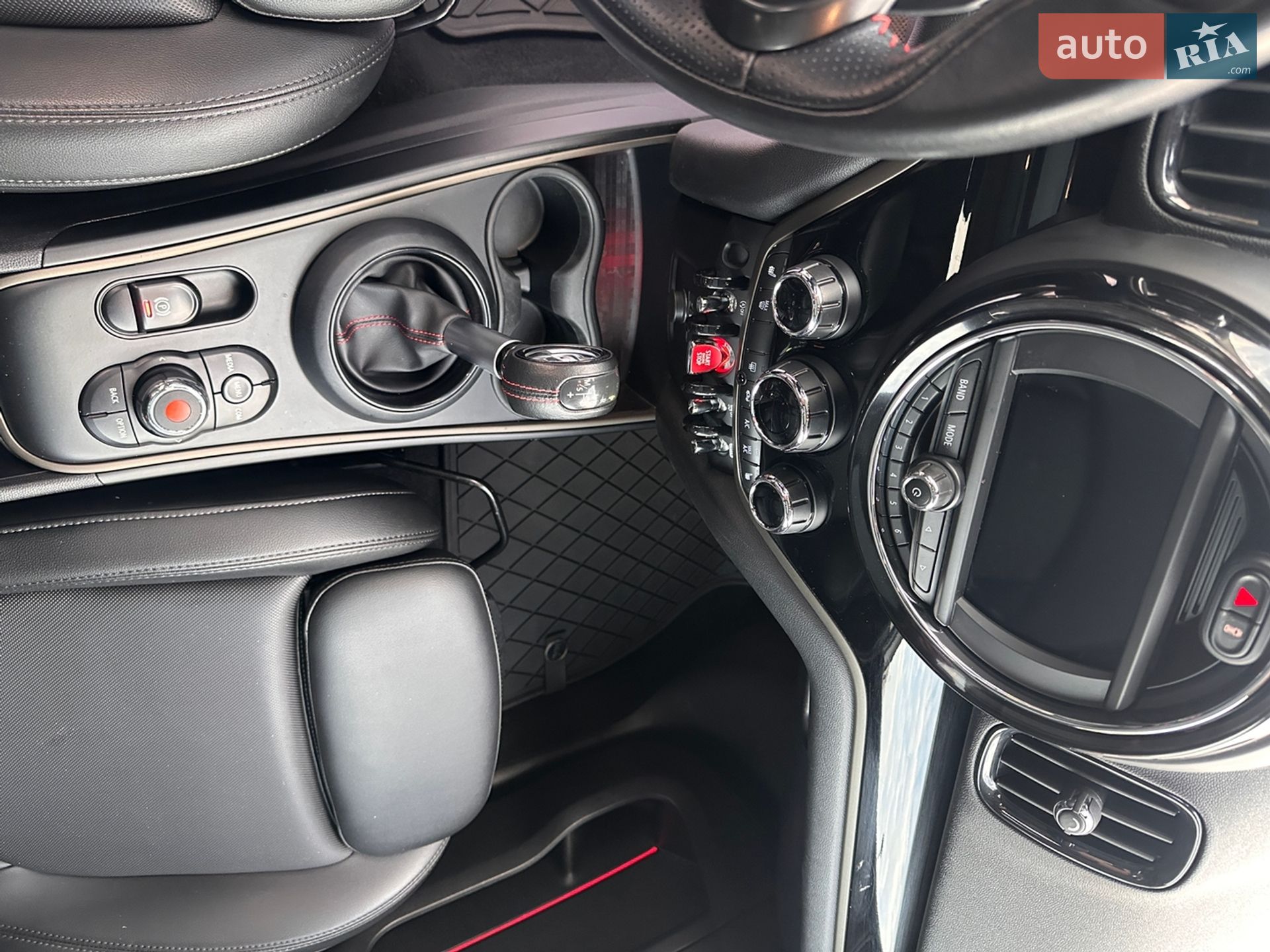 Mini Countryman 2018 VIN WMZYT5C5XK3G91377 фото оголошення 17 з 23
