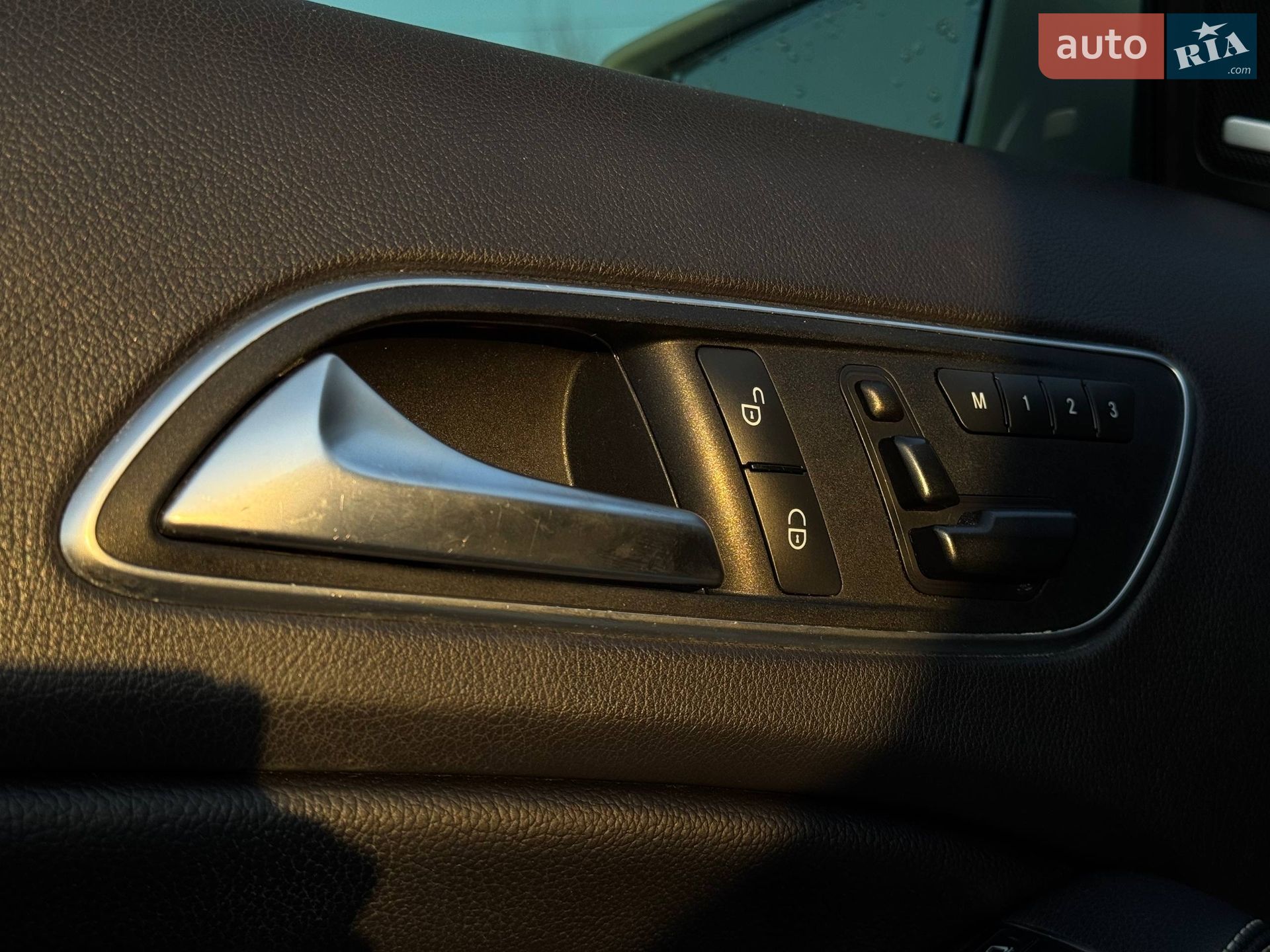Mercedes-Benz GLA-Class 2015 VIN WDCTG4EB4FJ180722 фото оголошення 22 з 63