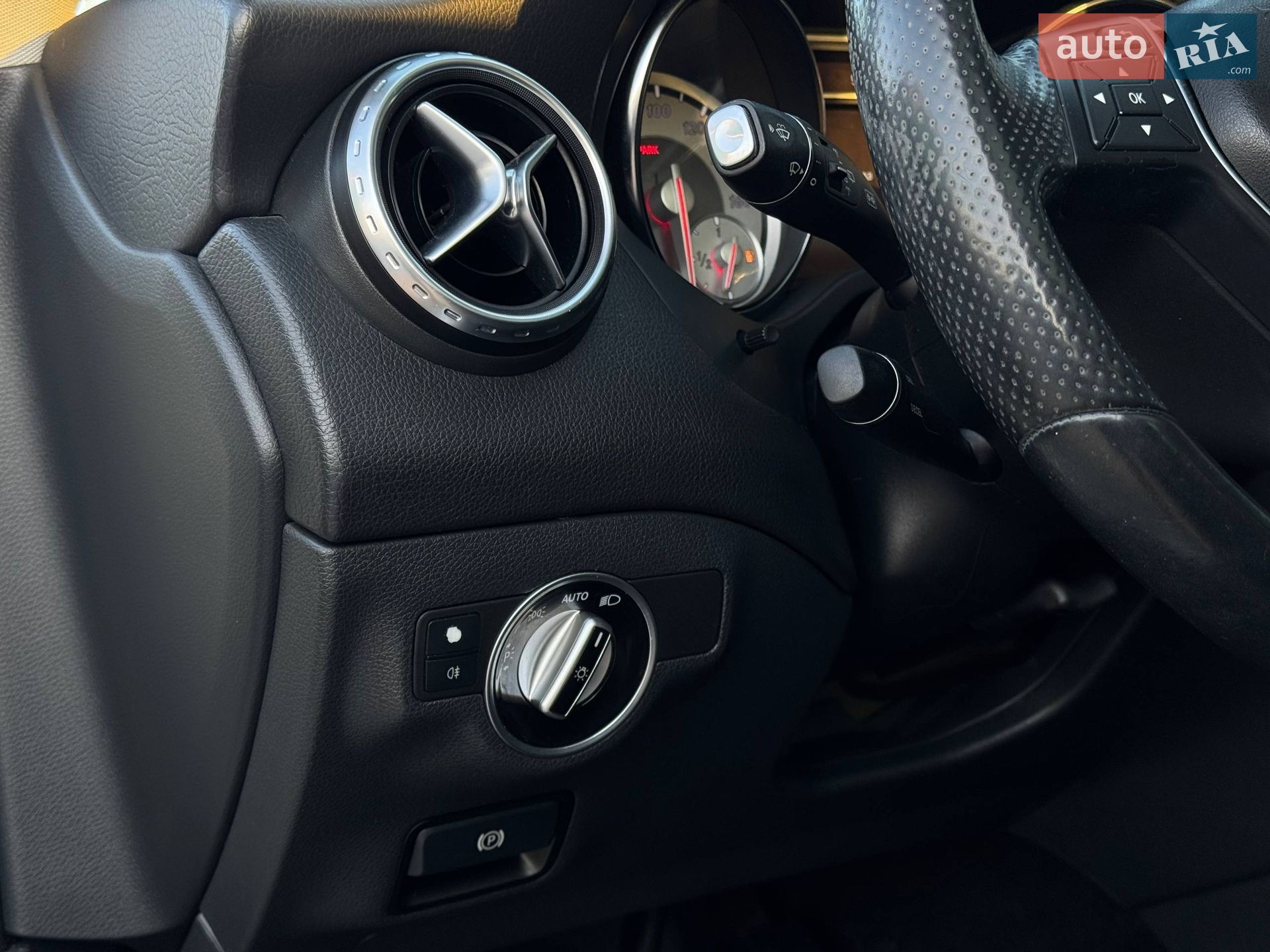 Mercedes-Benz GLA-Class 2015 VIN WDCTG4EB4FJ180722 фото оголошення 28 з 63