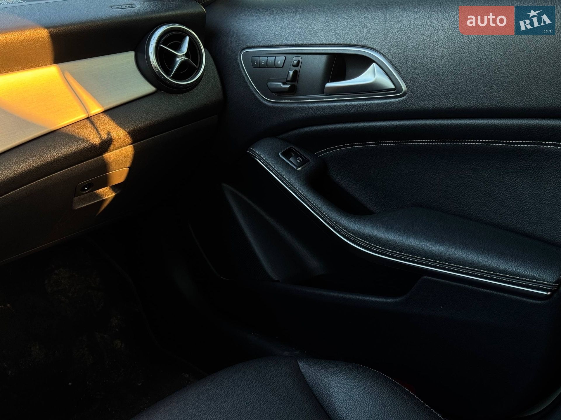 Mercedes-Benz GLA-Class 2015 VIN WDCTG4EB4FJ180722 фото оголошення 47 з 63