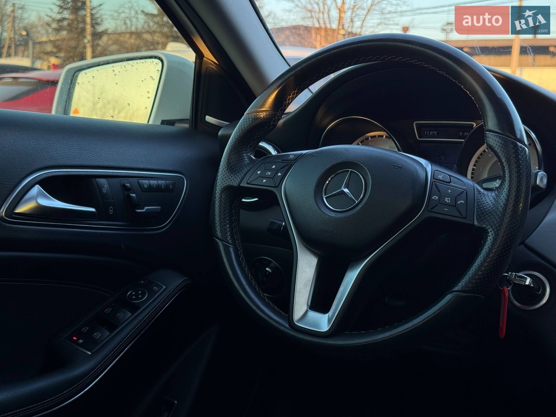 Mercedes-Benz GLA-Class 2015 VIN WDCTG4EB4FJ180722 фото оголошення 49 з 63