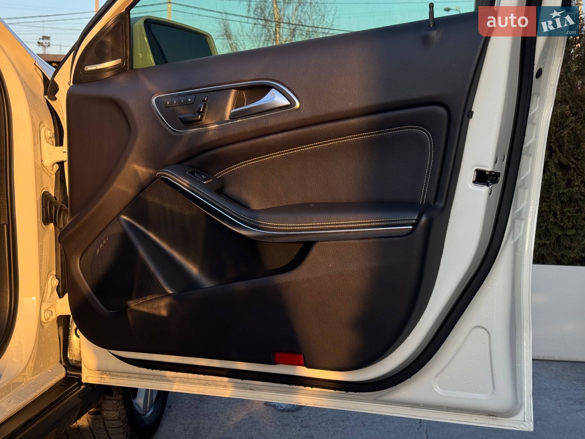Mercedes-Benz GLA-Class 2015 VIN WDCTG4EB4FJ180722 фото оголошення 51 з 63