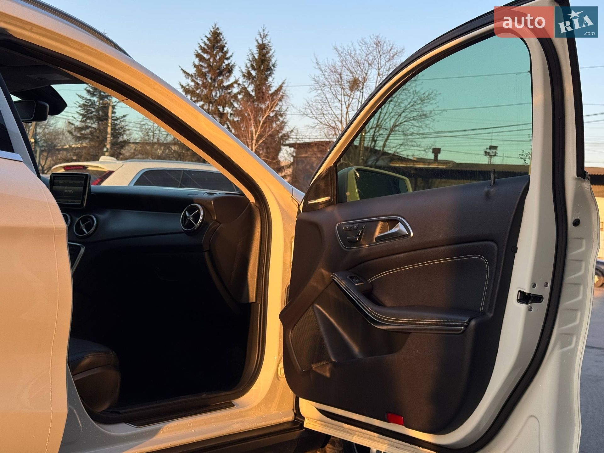 Mercedes-Benz GLA-Class 2015 VIN WDCTG4EB4FJ180722 фото оголошення 53 з 63