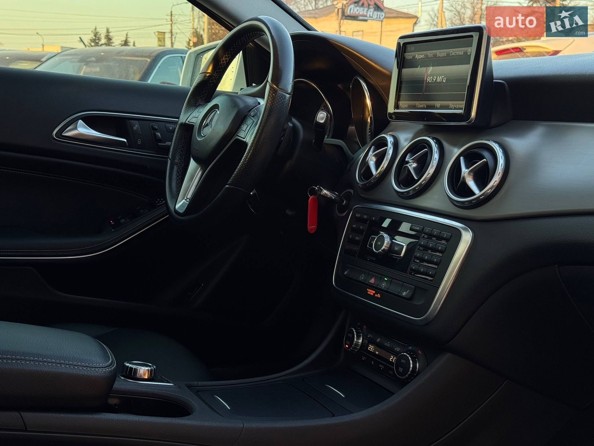 Mercedes-Benz GLA-Class 2015 VIN WDCTG4EB4FJ180722 фото оголошення 58 з 63