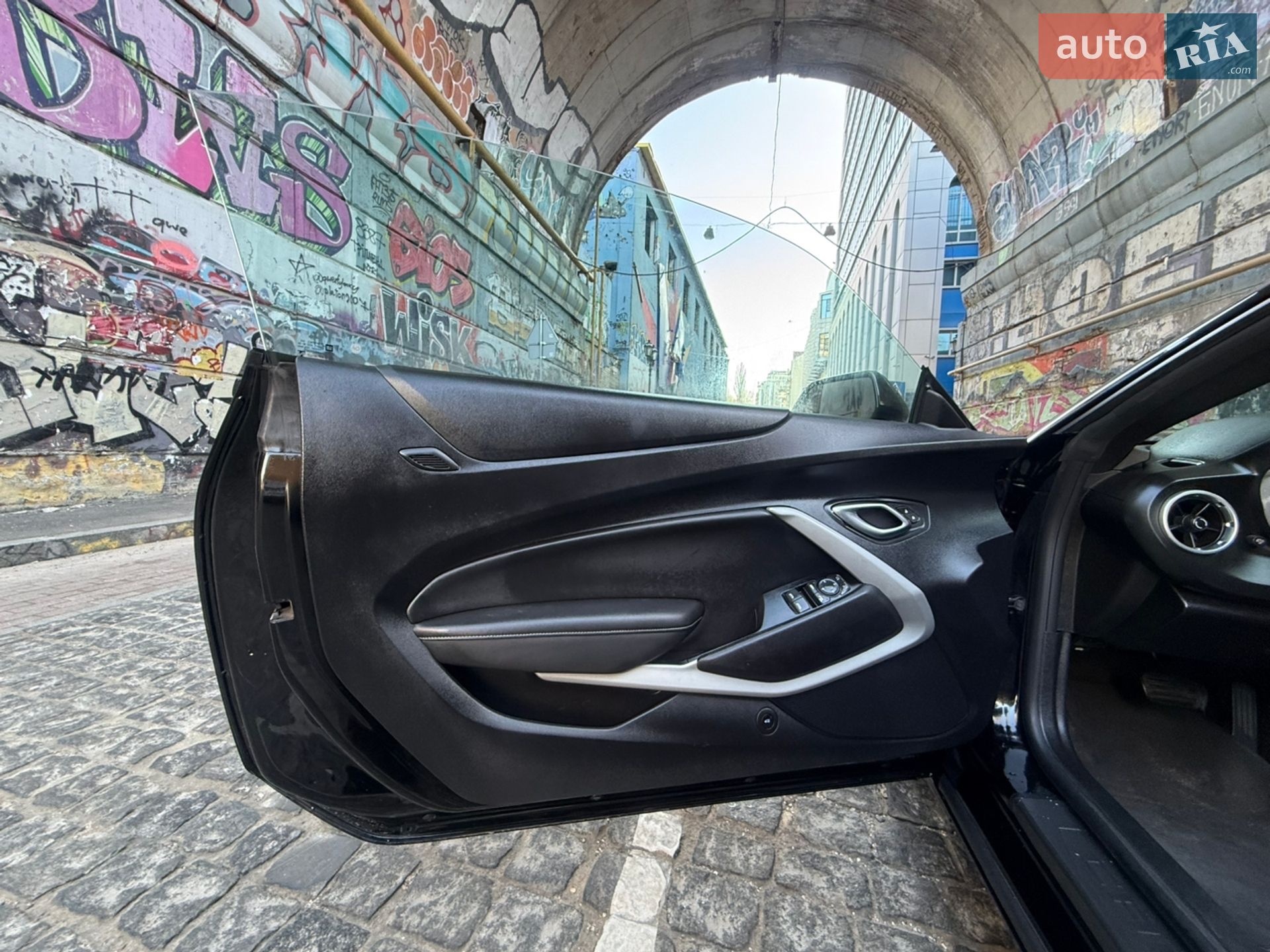 CHEVROLET CAMARO 2019 VIN 1G1FB3DS8K0142237 фото оголошення 76 з 108