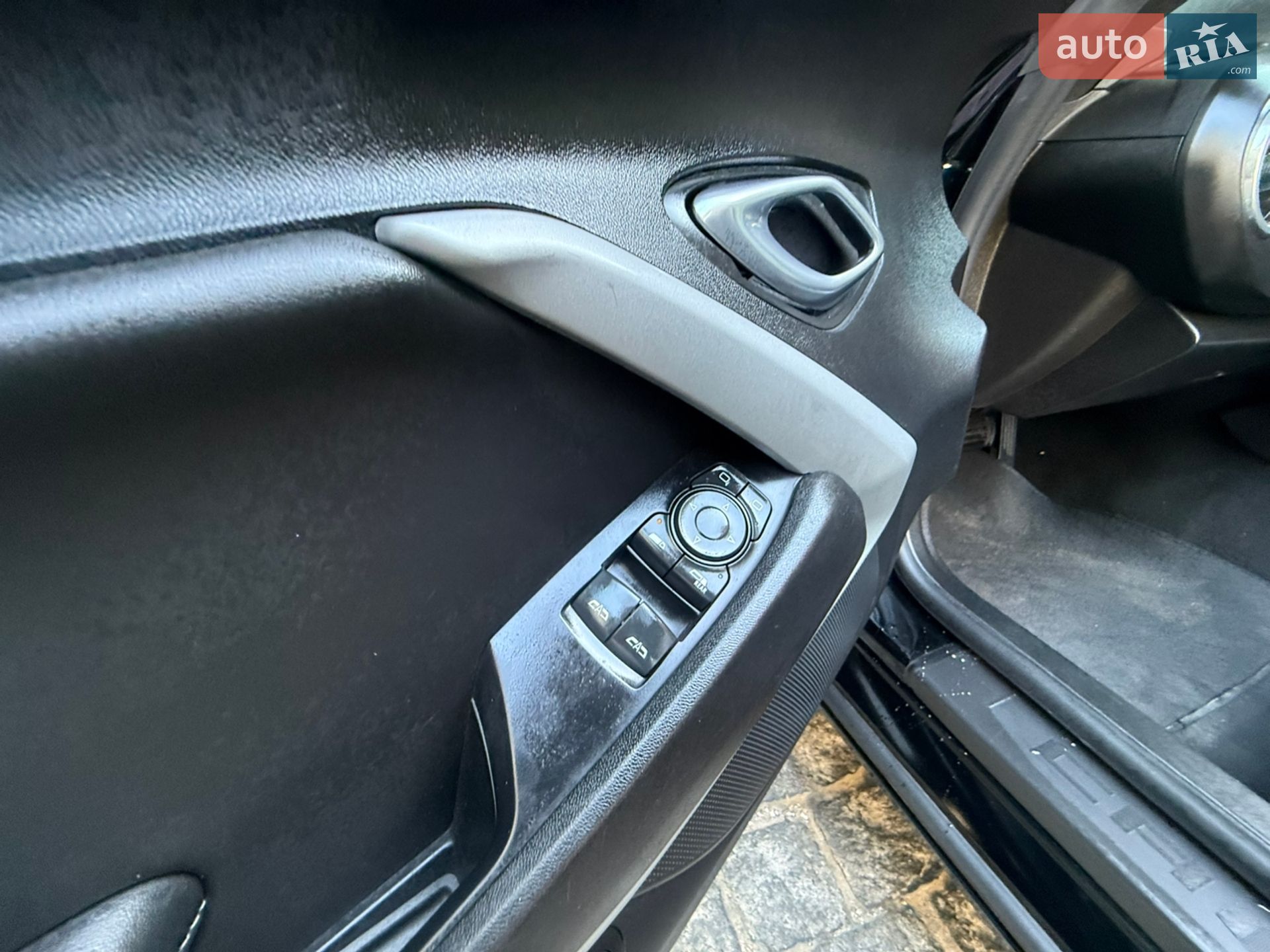 CHEVROLET CAMARO 2019 VIN 1G1FB3DS8K0142237 фото оголошення 78 з 108