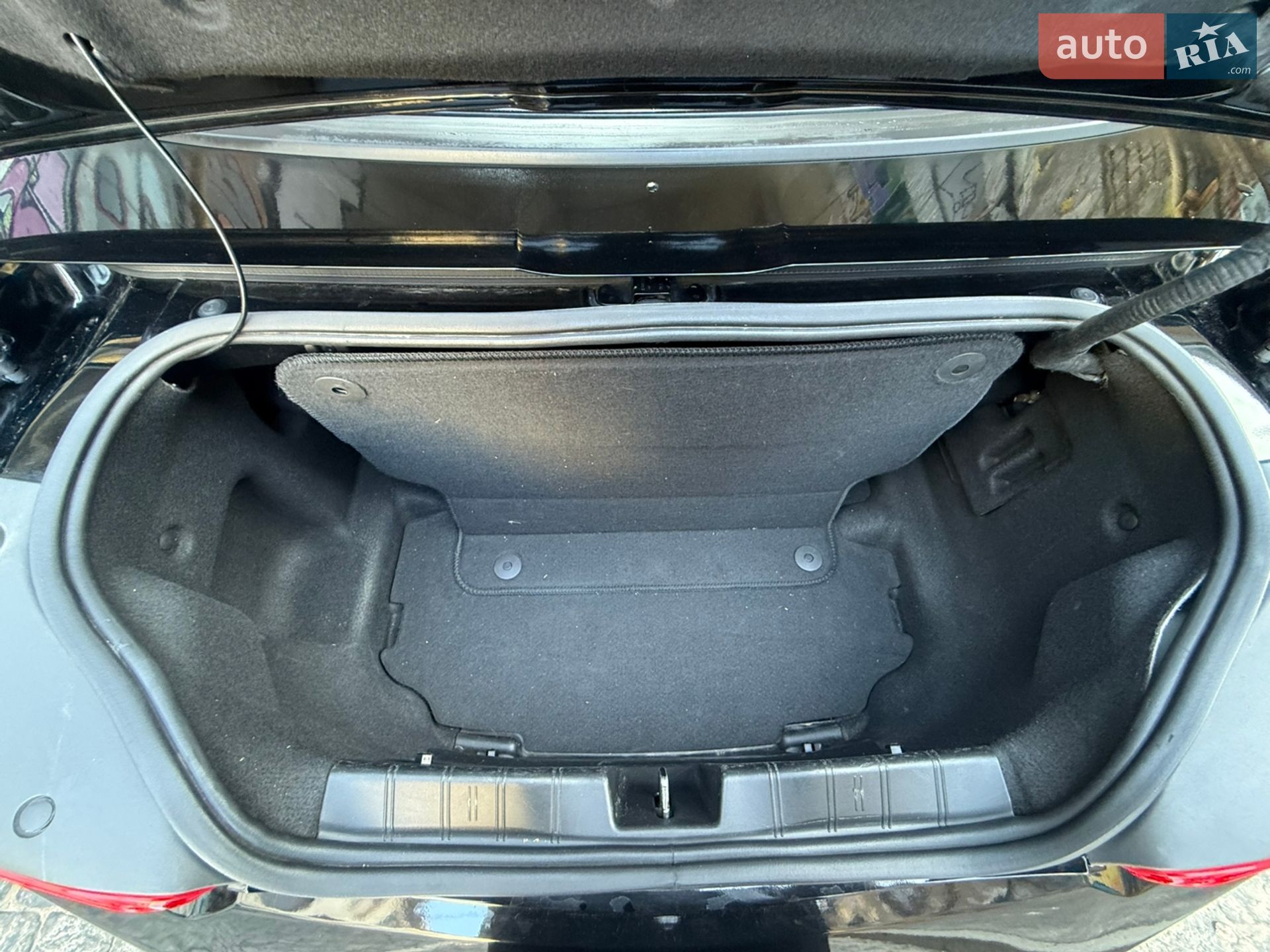 CHEVROLET CAMARO 2019 VIN 1G1FB3DS8K0142237 фото оголошення 100 з 108