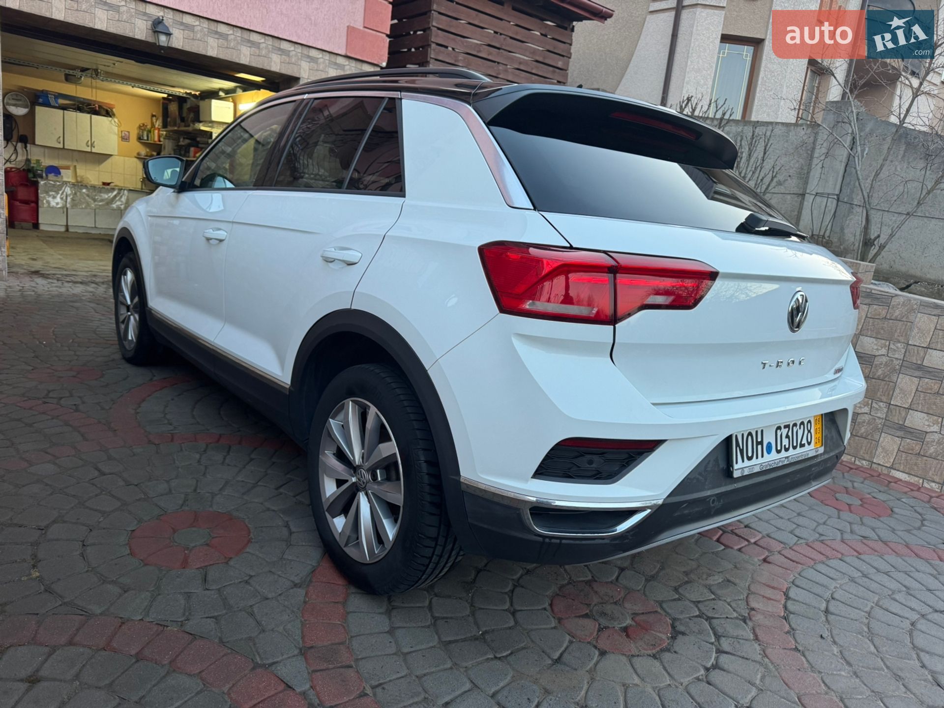 VOLKSWAGEN T-ROC 2018 VIN WVGZZZA1ZJV078341 фото оголошення 3 з 40