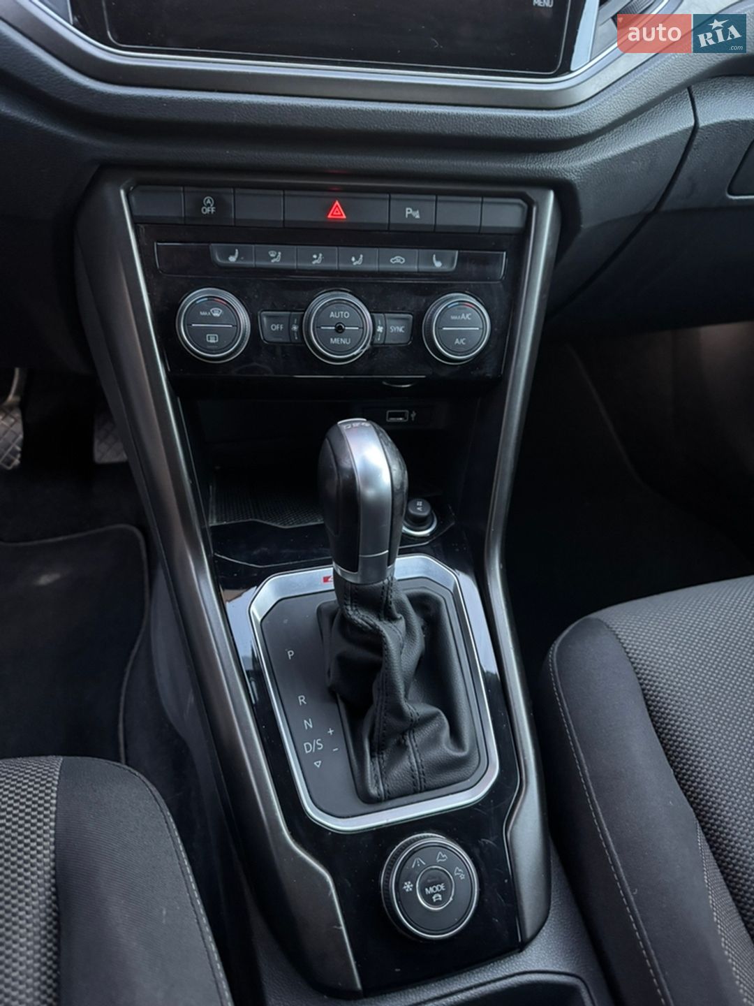 VOLKSWAGEN T-ROC 2018 VIN WVGZZZA1ZJV078341 фото оголошення 12 з 40