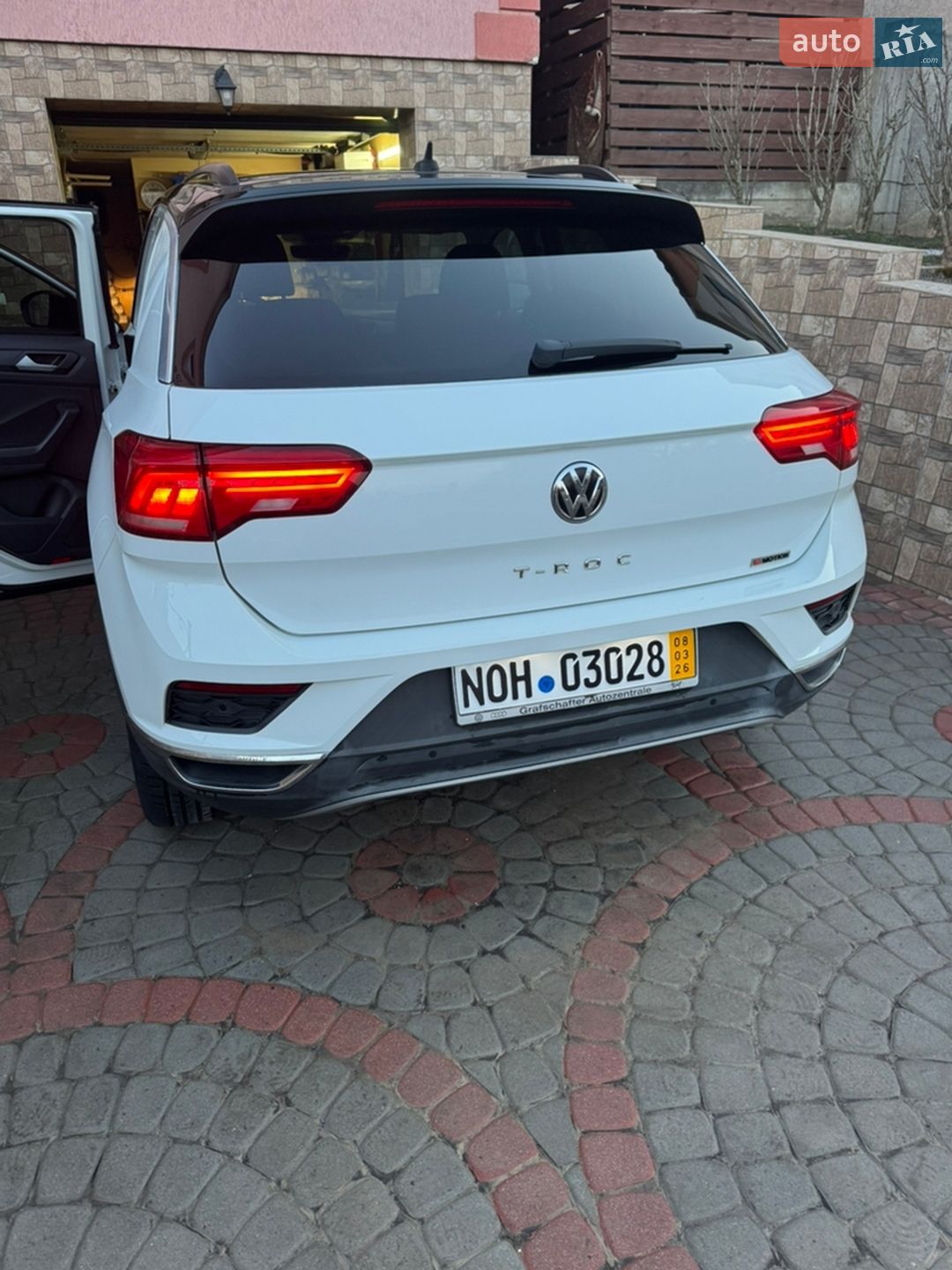 VOLKSWAGEN T-ROC 2018 VIN WVGZZZA1ZJV078341 фото оголошення 32 з 40
