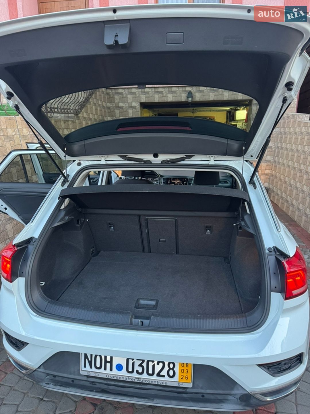 VOLKSWAGEN T-ROC 2018 VIN WVGZZZA1ZJV078341 фото оголошення 34 з 40
