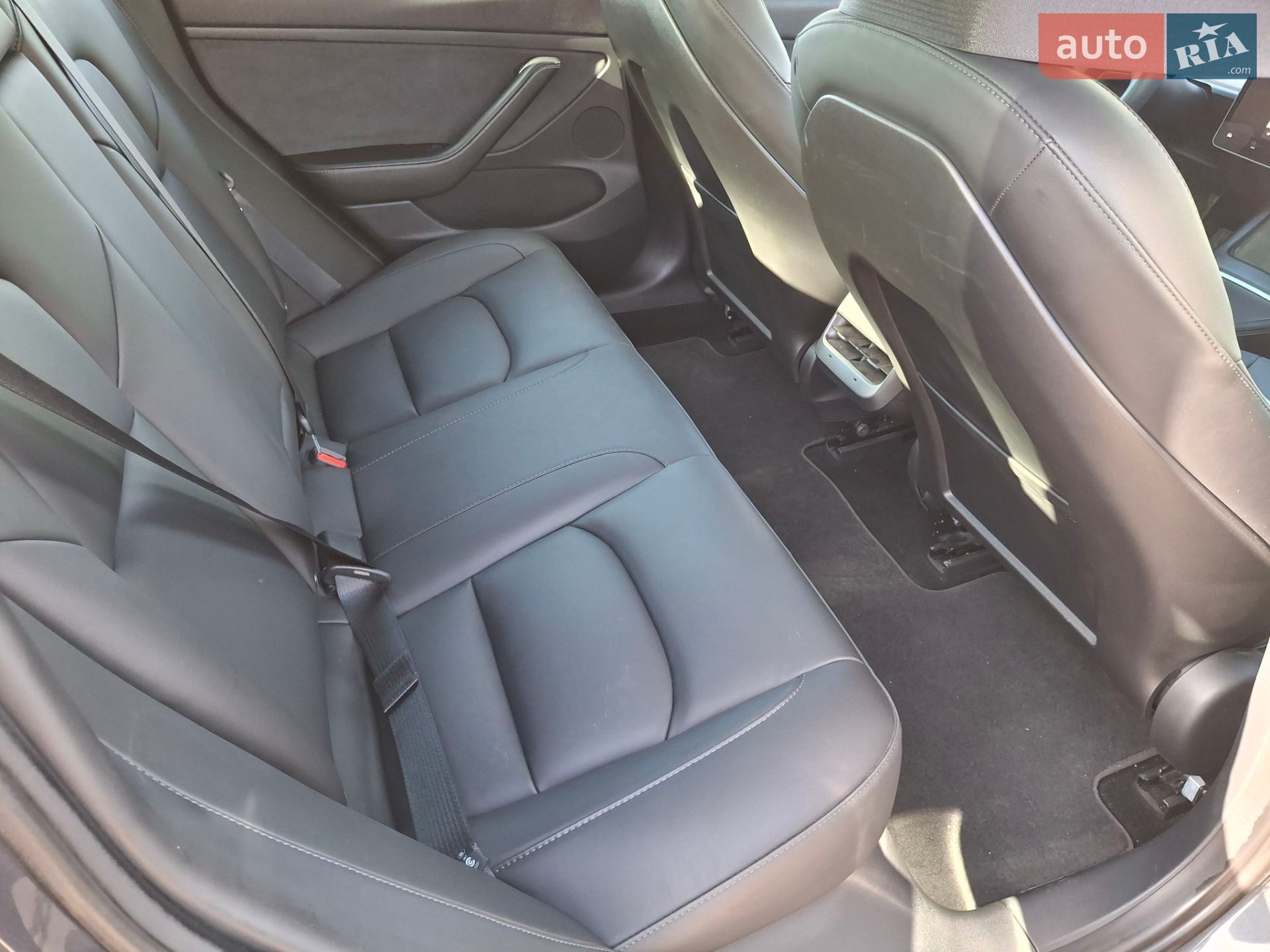 Tesla Model 3 2022 VIN LRW3E7EK9NC509685 фото оголошення 35 з 52