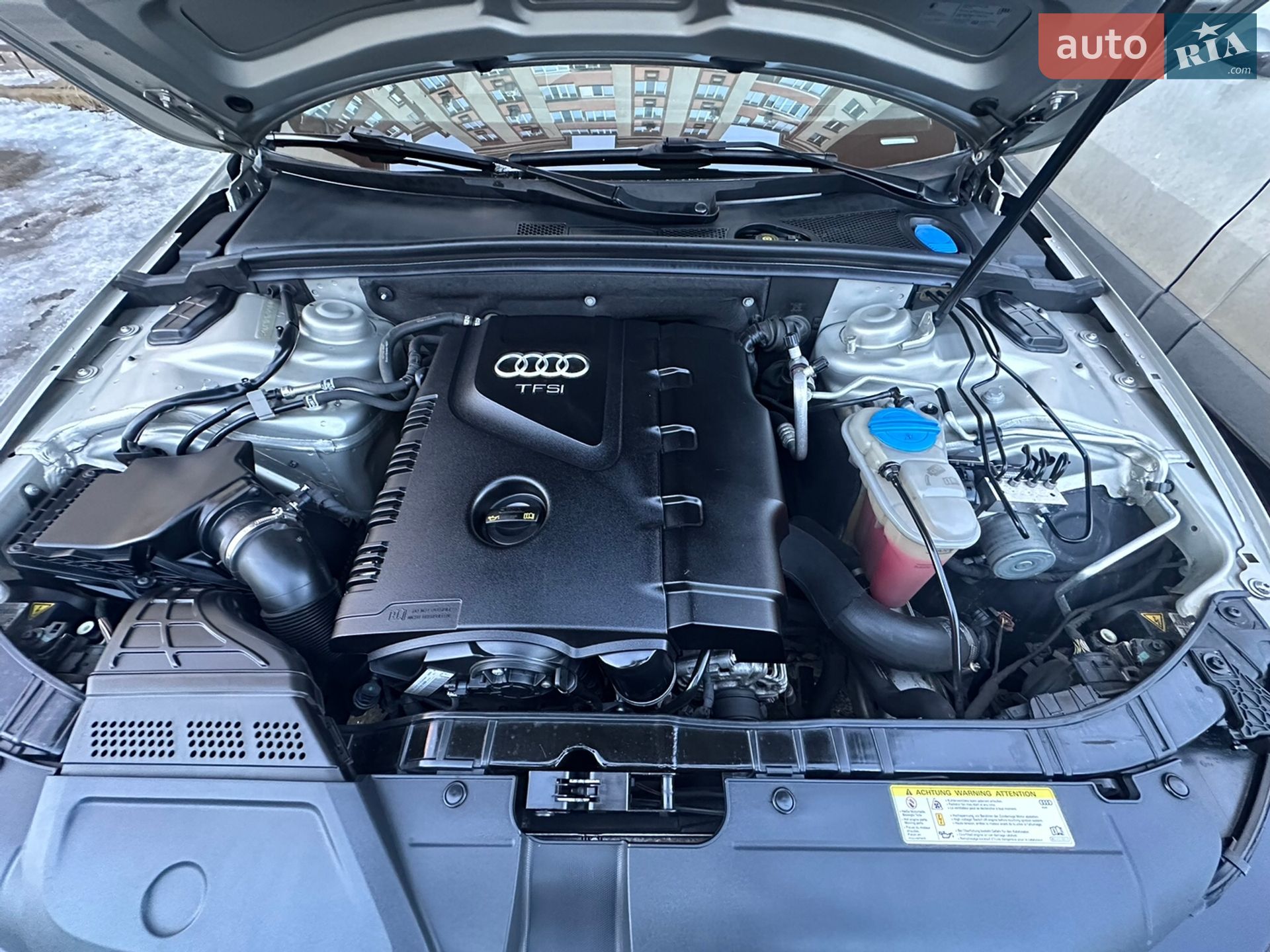 Audi A4 2015 VIN WAUEFAFL9FN037102 фото оголошення 9 з 17