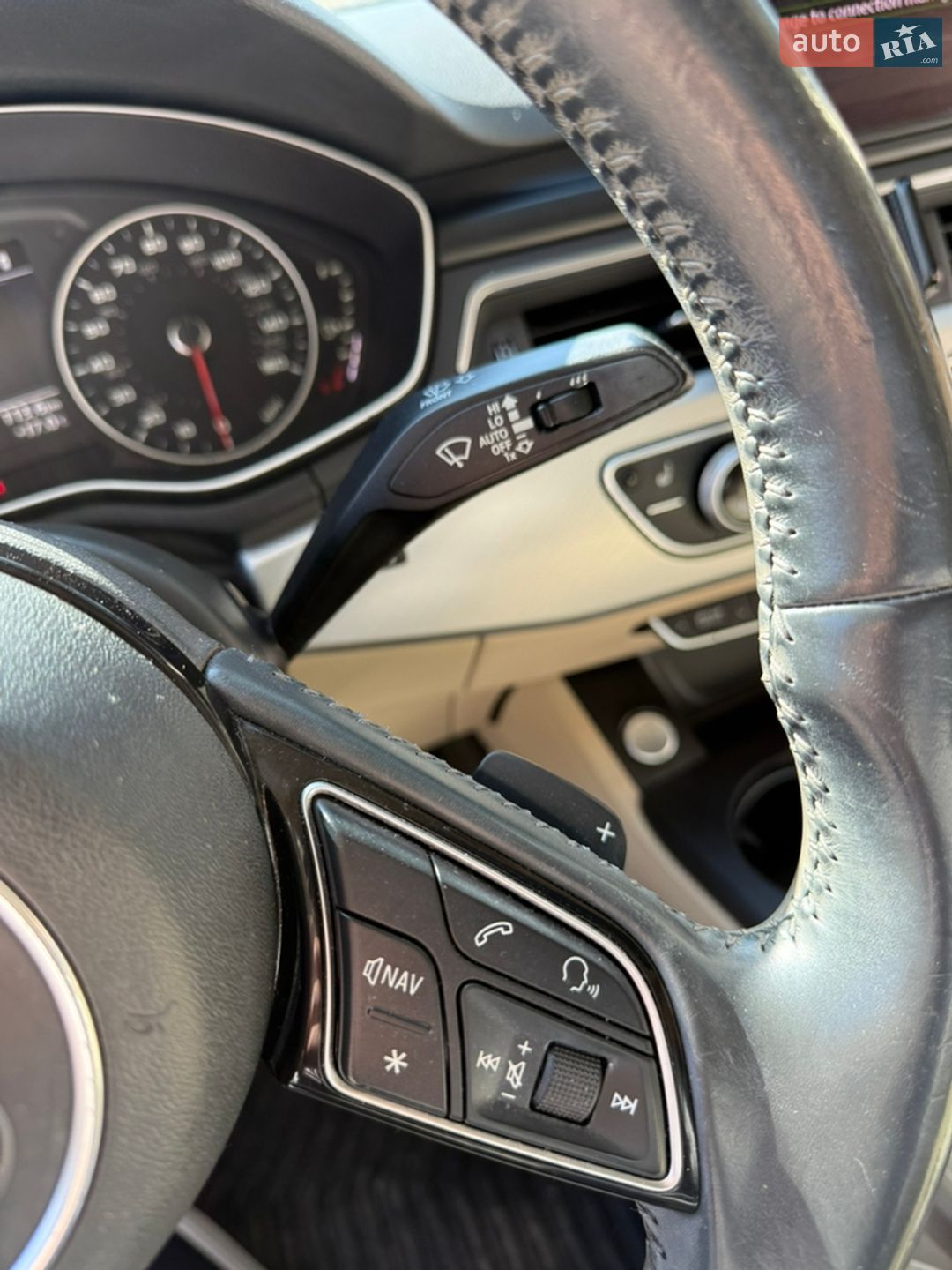 Audi A4 2017 VIN WAUGMAF46HN045765 фото оголошення 13 з 19