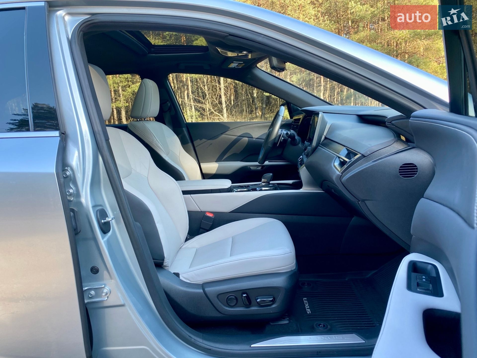 Lexus RX 2023 VIN 2T2BBMCA9PC017373 фото оголошення 8 з 56