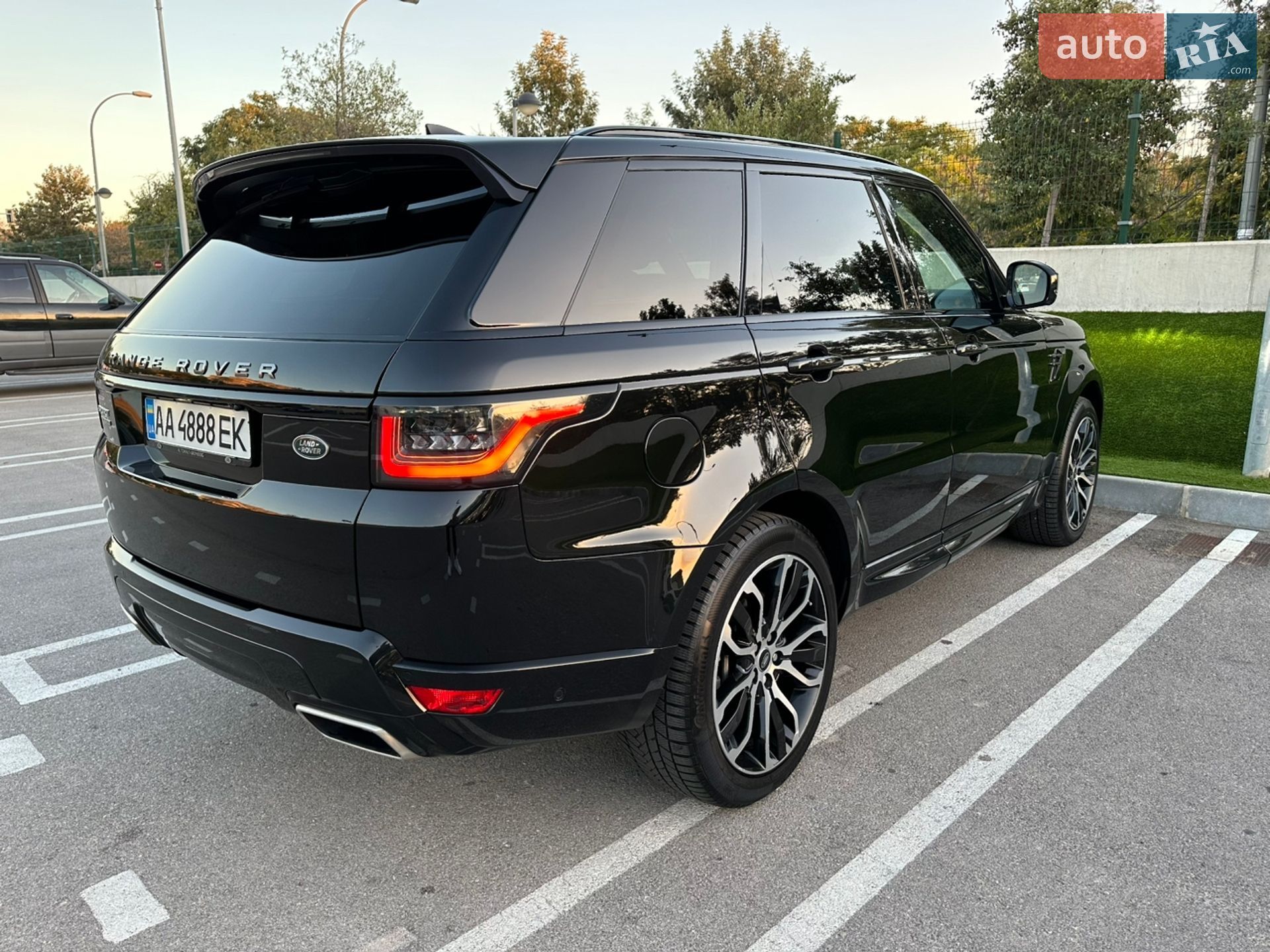 Land Rover Range Rover Sport 2019 VIN SALWA2BK0KA423944 фото оголошення 2 з 12