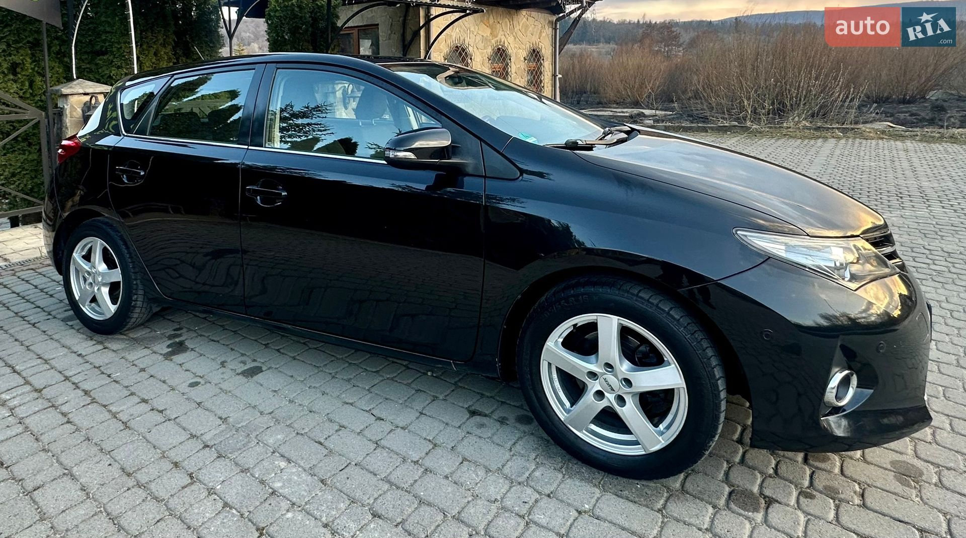 Toyota Auris 2014 VIN SB1KN3JE10E008931 фото оголошення 4 з 35